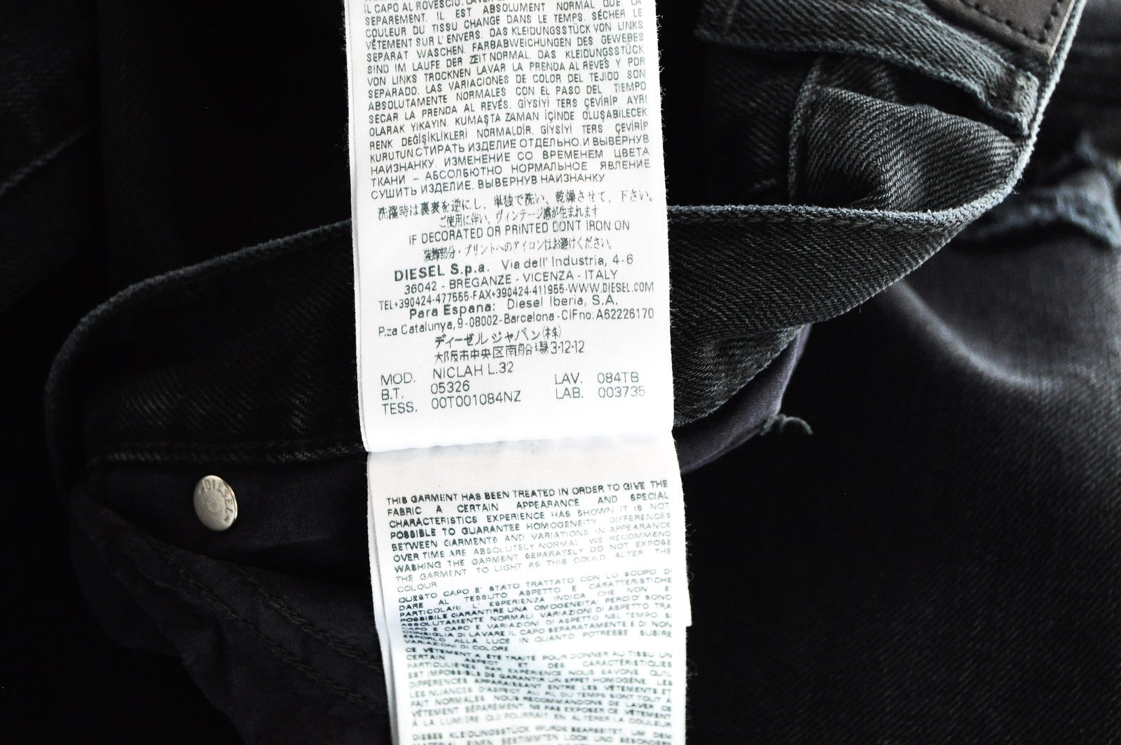 DIESEL Niclah 084TB moteriški W31 L32 aukštu liemeniu plėšyti juodi tiesaus kirpimo džinsai 