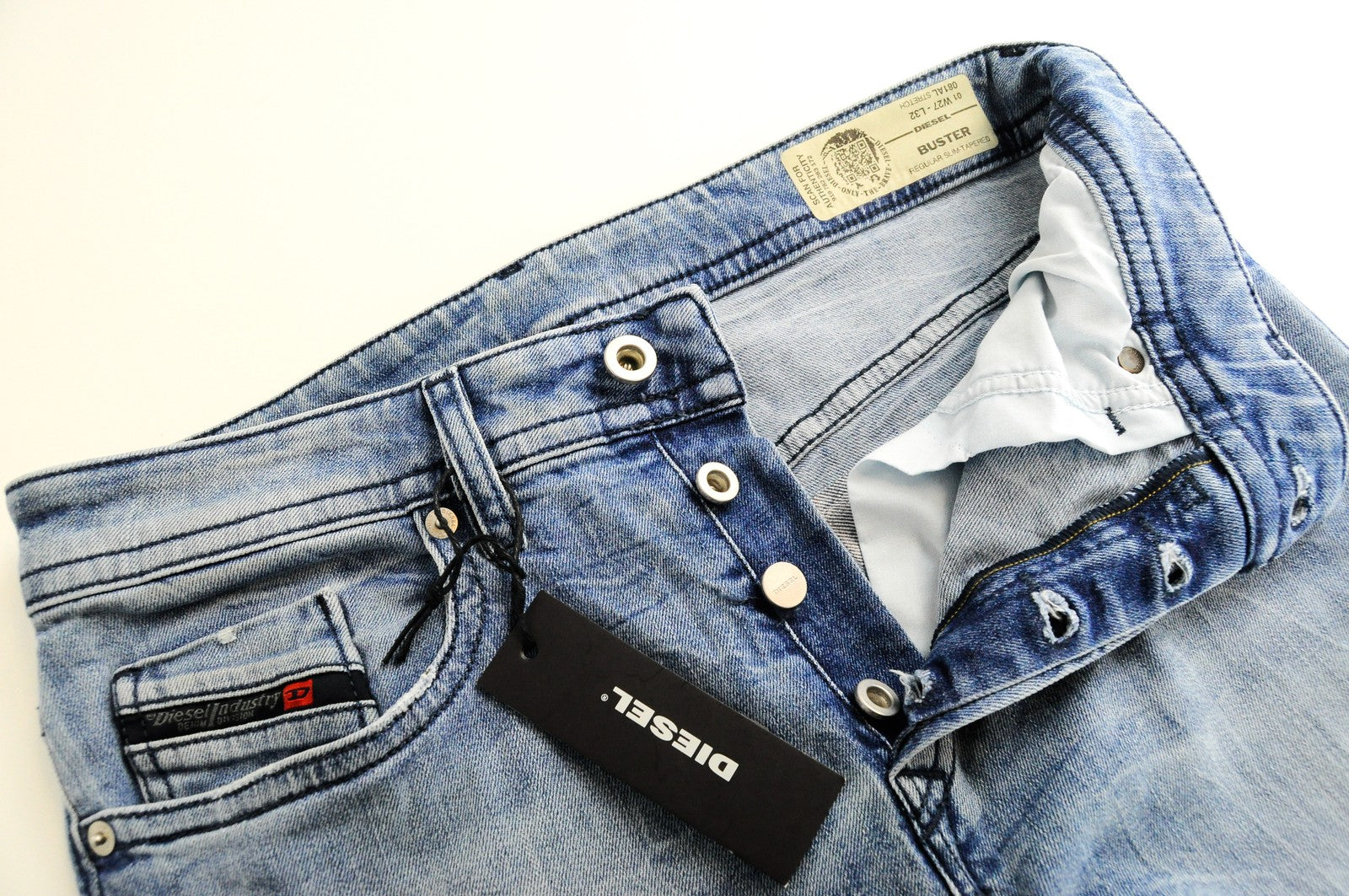 DIESEL Buster 081AL vyriški ploni siaurėjantys mėlyni džinsai su sagomis, W27 L32 skalbti 
