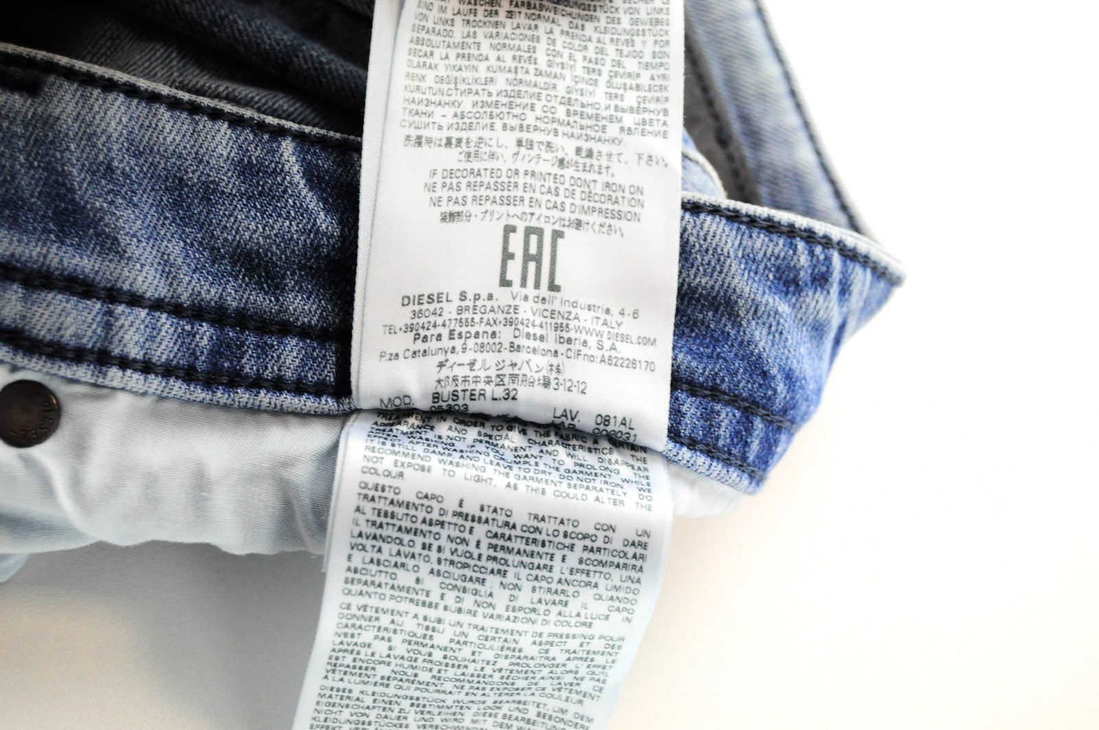 DIESEL Buster 081AL vyriški ploni siaurėjantys mėlyni džinsai su sagomis, W27 L32 skalbti 