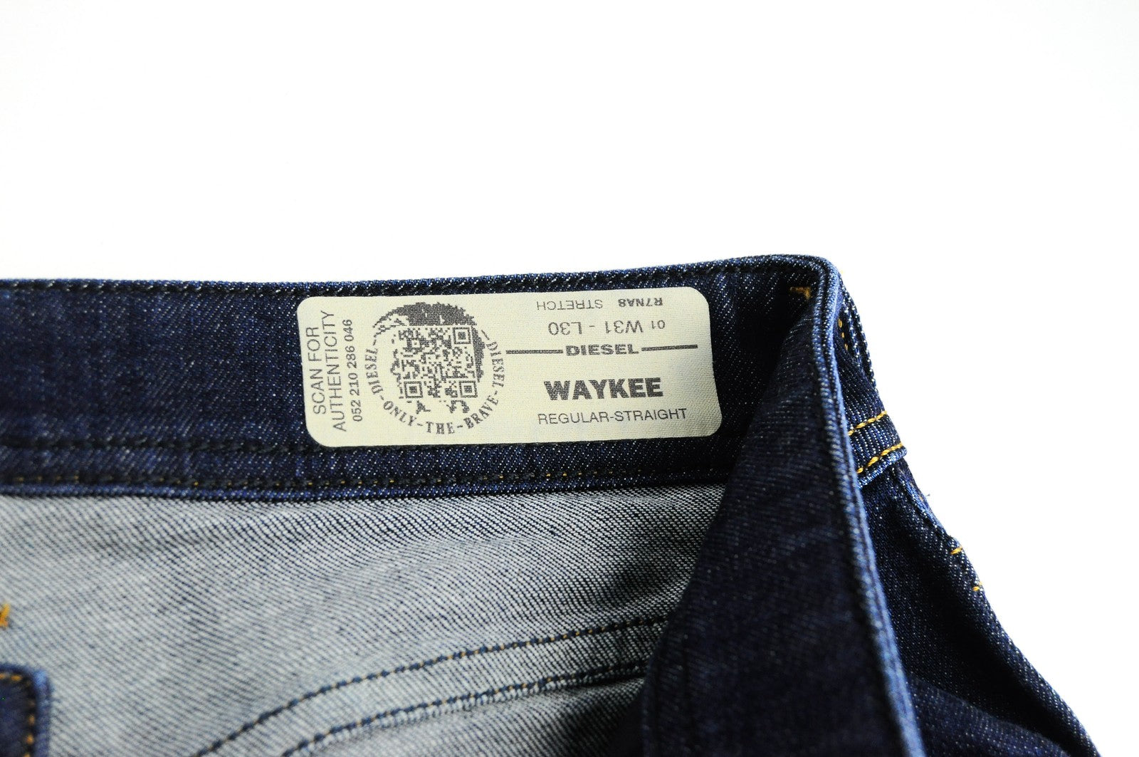 DIESEL Waykee R7NA8 vyriški mėlyni dirbtinės odos džinsai su sagomis, W28 L30 gofruotu gofruotu audiniu 