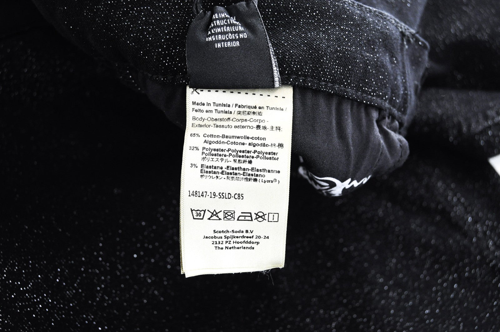 MAISON SCOTCH W26 L32 juodi, blizgučiais ir aptempti moteriški džinsai su vidutinio liemens juosta. 