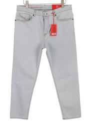 DIESEL 2005 D-Fining 09C06 vyriški džinsai W34/L32 įprasto kirpimo, siaurėjančios klešnės, rekomenduojama kaina – 250 € 