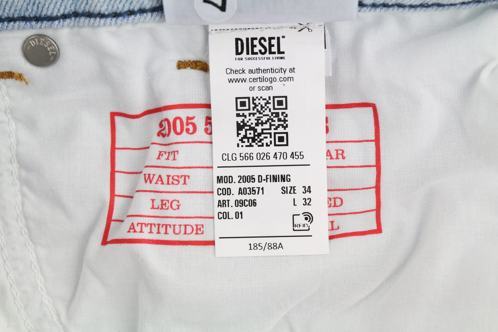 DIESEL 2005 D-Fining 09C06 vyriški džinsai W34/L32 įprasto kirpimo, siaurėjančios klešnės, rekomenduojama kaina – 250 € 