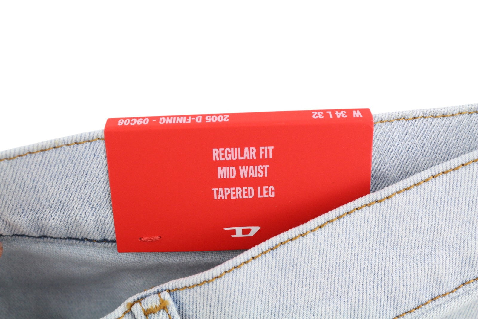 DIESEL 2005 D-Fining 09C06 vyriški džinsai W34/L32 įprasto kirpimo, siaurėjančios klešnės, rekomenduojama kaina – 250 € 