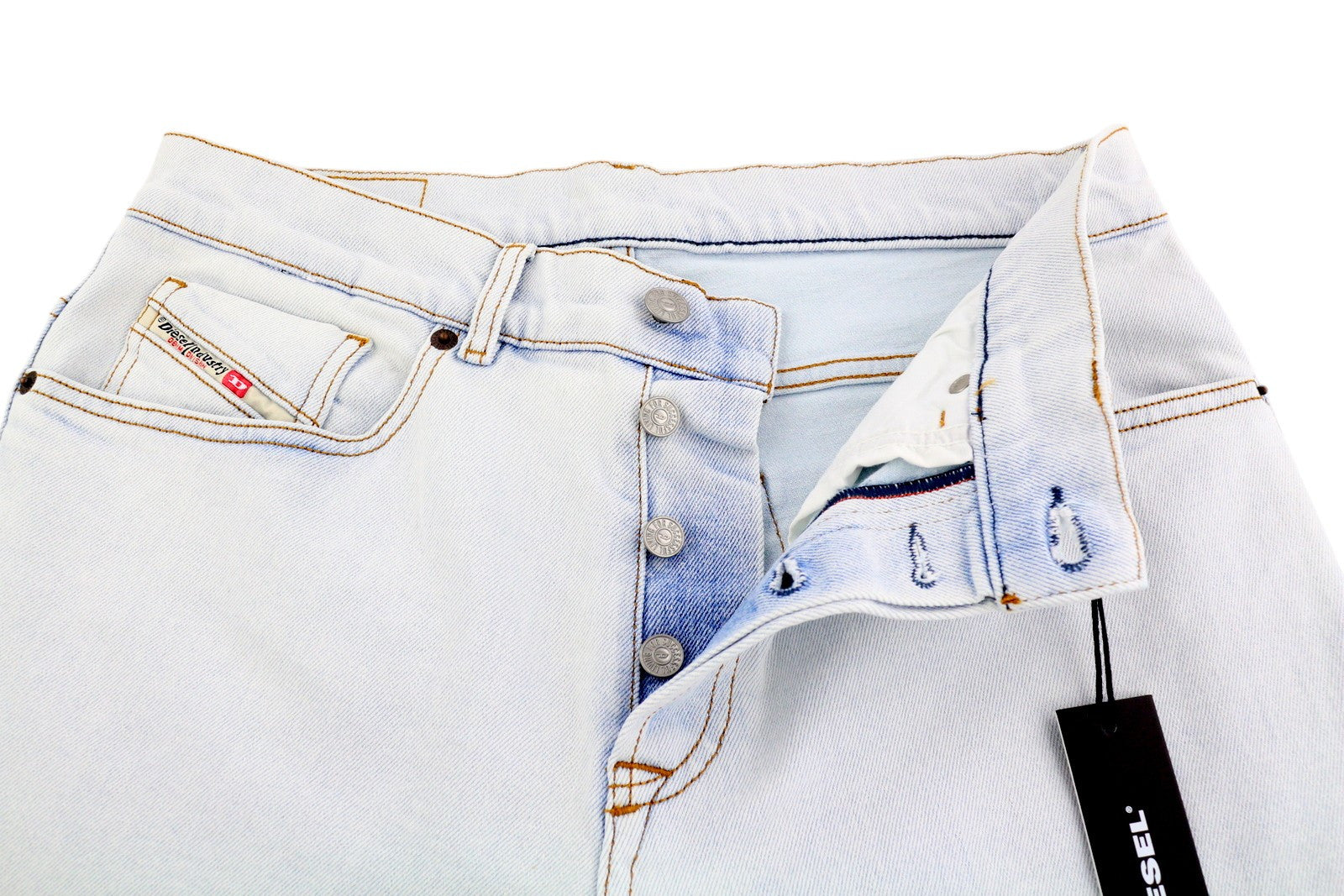 DIESEL D-Fining-Z 09C06 vyriški džinsai W30/L32 įprasto kirpimo, siaurėjančiomis klešnėmis, rekomenduojama kaina – 250 € 