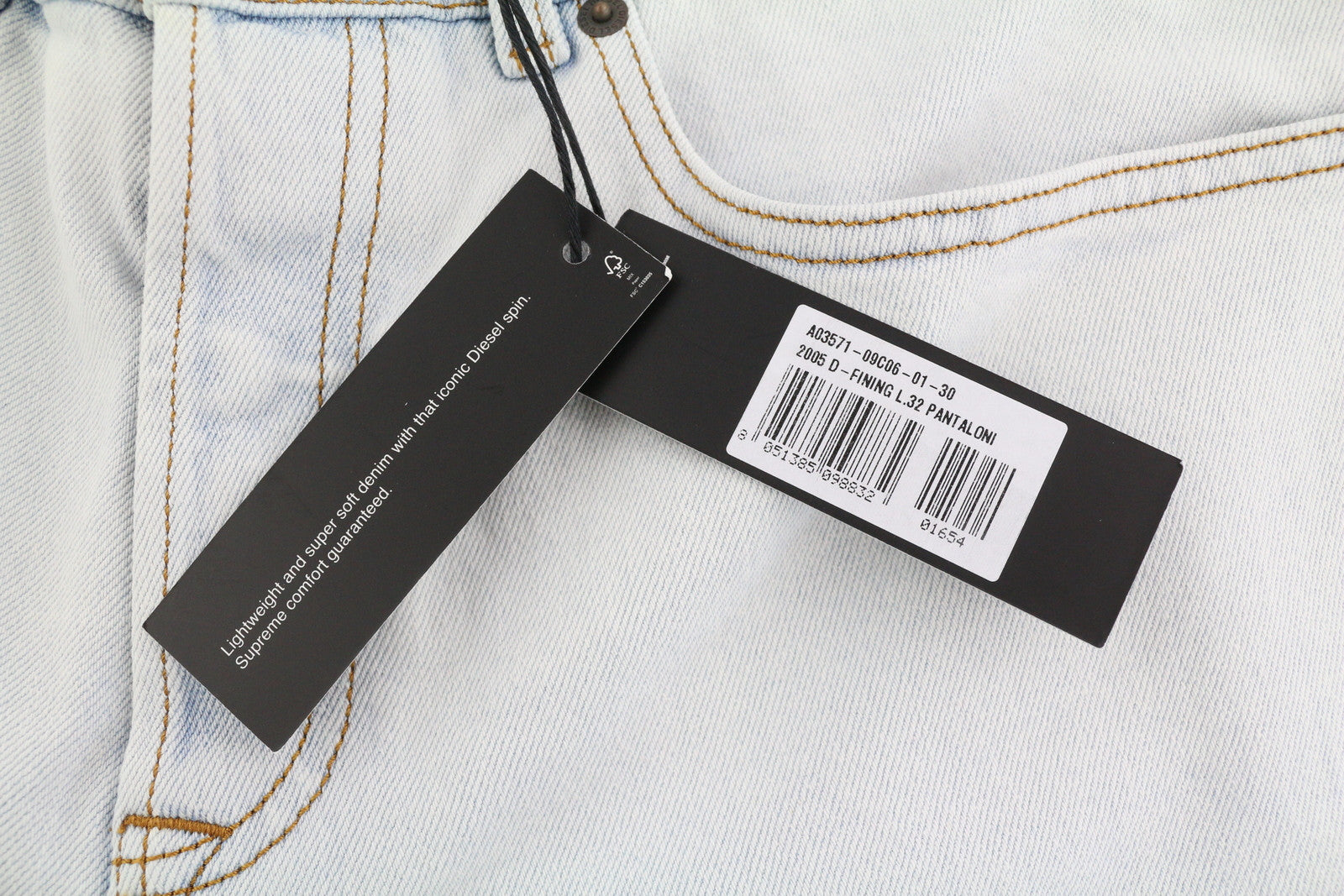 DIESEL D-Fining-Z 09C06 vyriški džinsai W30/L32 įprasto kirpimo, siaurėjančiomis klešnėmis, rekomenduojama kaina – 250 € 