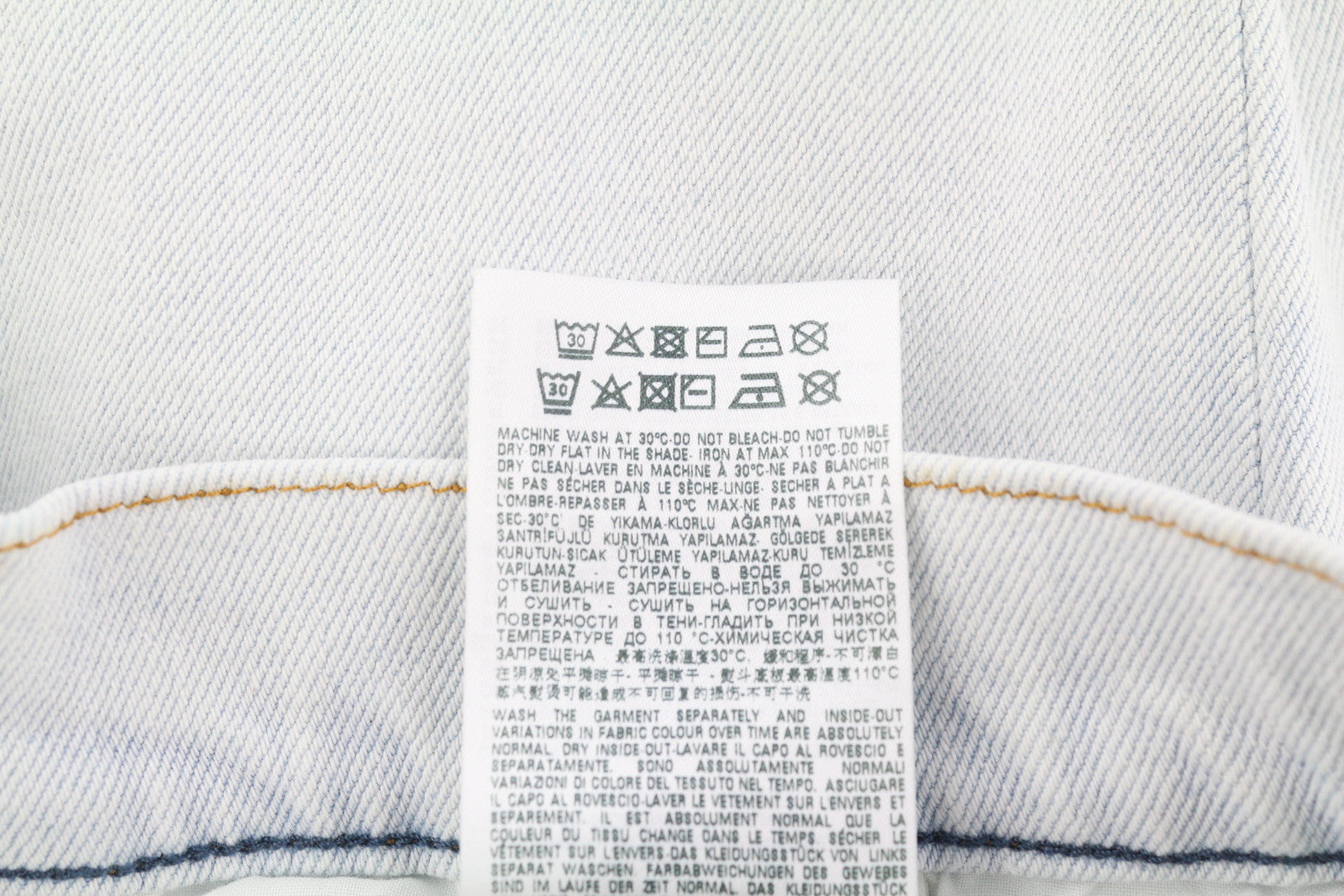 DIESEL D-Fining-Z 09C06 vyriški džinsai W30/L32 įprasto kirpimo, siaurėjančiomis klešnėmis, rekomenduojama kaina – 250 € 