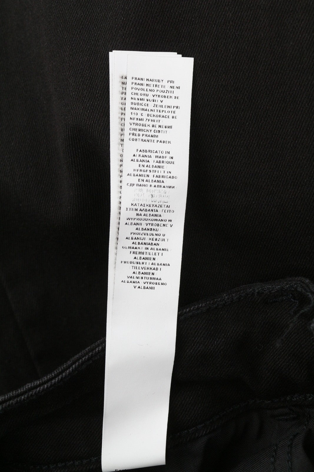 LIU JO moteriški džinsai W27 aukštu juosmeniu, tiesios kojos, su užtrauktuku, juodi, tamsus logotipas. 