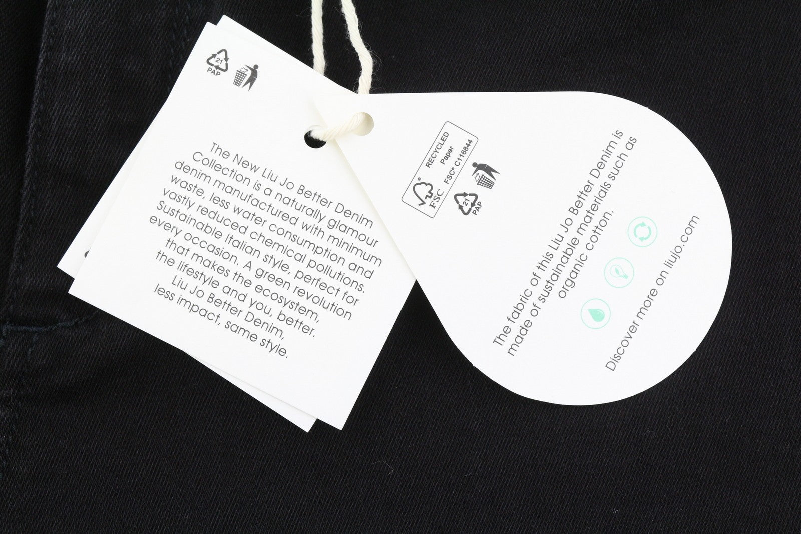 LIU JO moteriški džinsai W27 aukštu juosmeniu, tiesios kojos, su užtrauktuku, juodi, tamsus logotipas. 