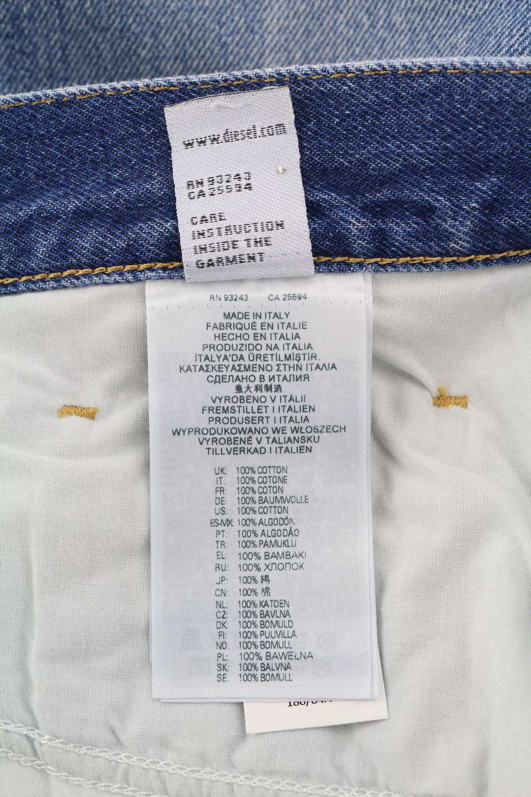 DIESEL D-Macs 09A25 vyriški džinsai W32/L30 tiesaus kirpimo, plėšyti, rekomenduojama kaina – 250 €, skalbtos mėlynos spalvos. 