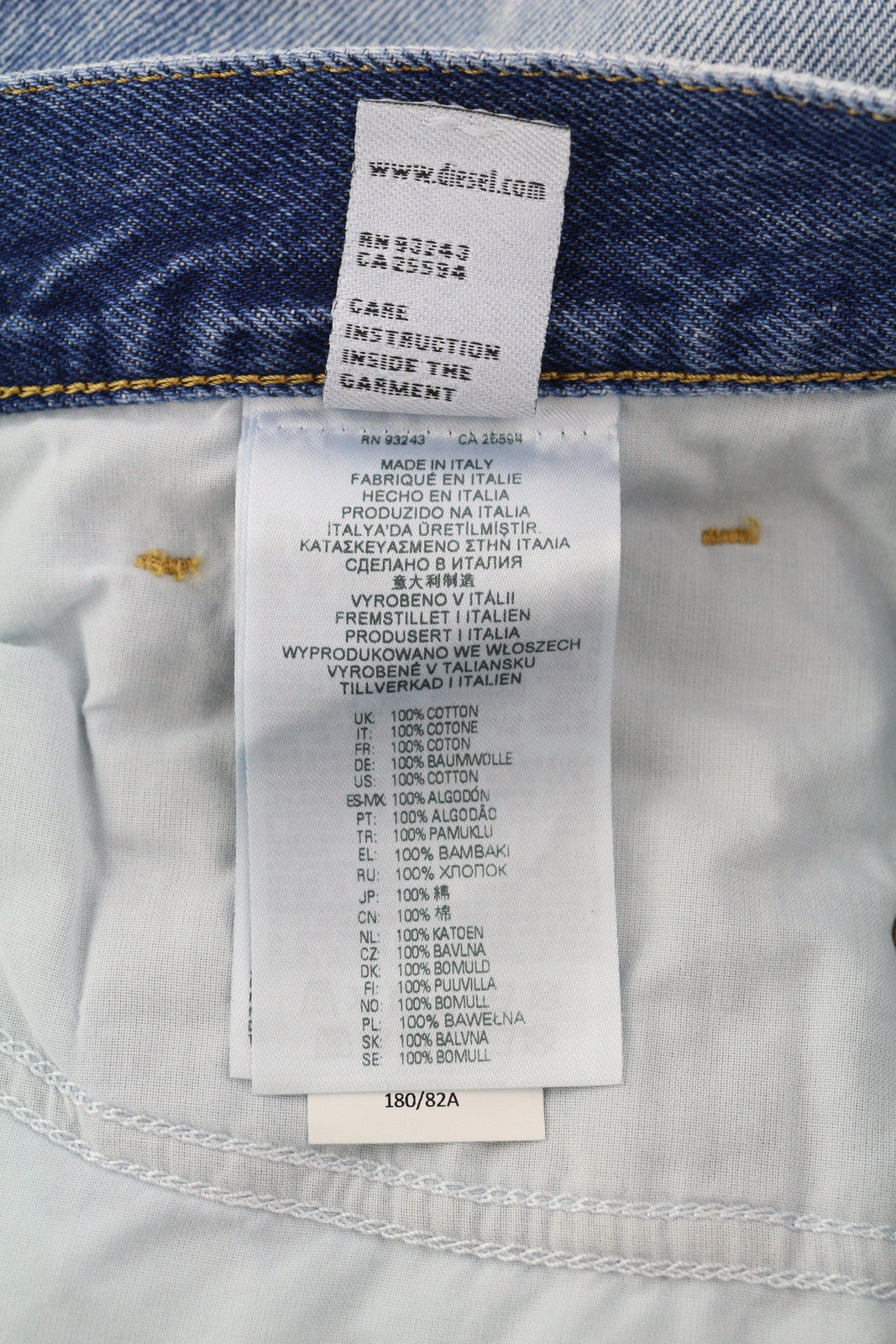 DIESEL D-Macs 09A25 vyriški džinsai W31/L30 tiesaus kirpimo, plėšyti, rekomenduojama kaina – 250 €, skalbtos mėlynos spalvos. 