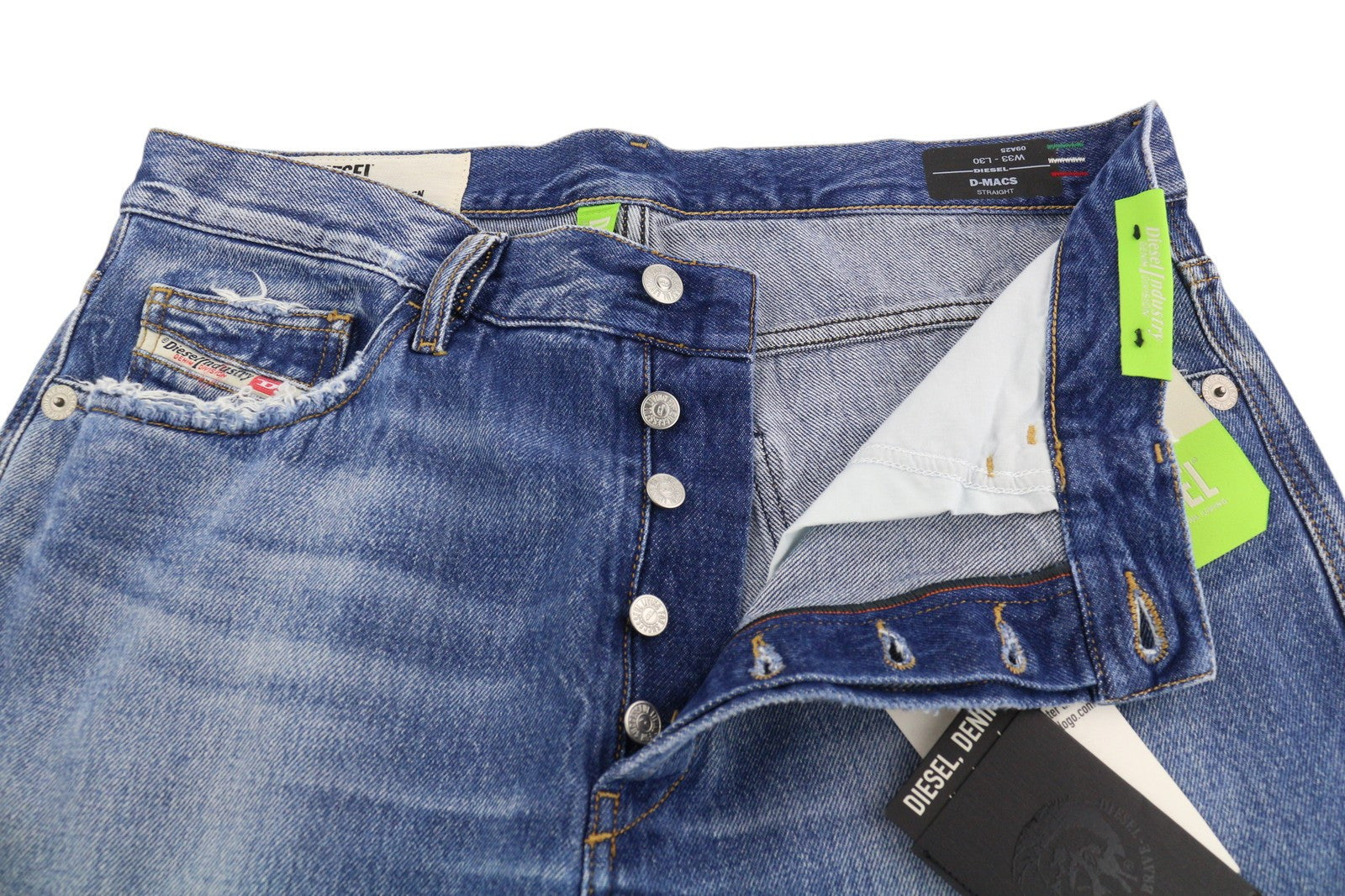 DIESEL D-Macs 09A25 vyriški džinsai W33/L30 tiesaus kirpimo, plėšyti, rekomenduojama kaina – 250 €, skalbtos mėlynos spalvos. 