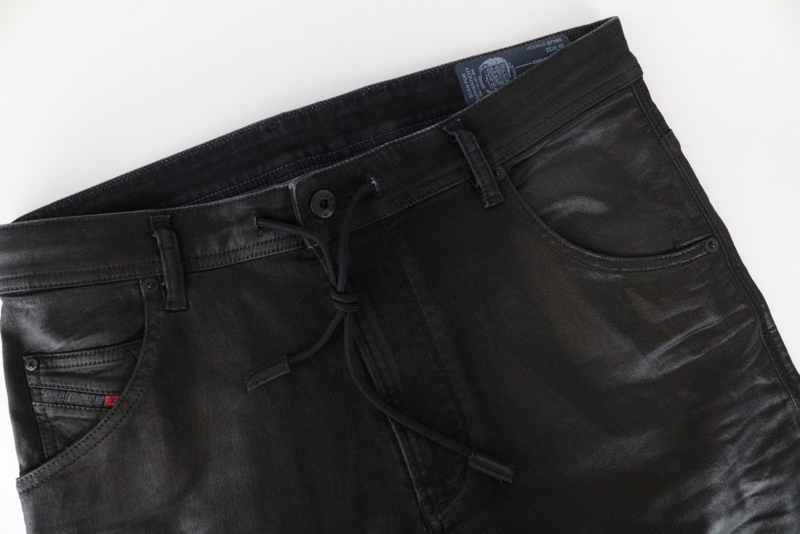 DIESEL Krooley-CB-Ne 084JB vyriški džinsai W32 vaškinės juodos spalvos, ploni, rekomenduojama mažmeninė kaina – 320 € 