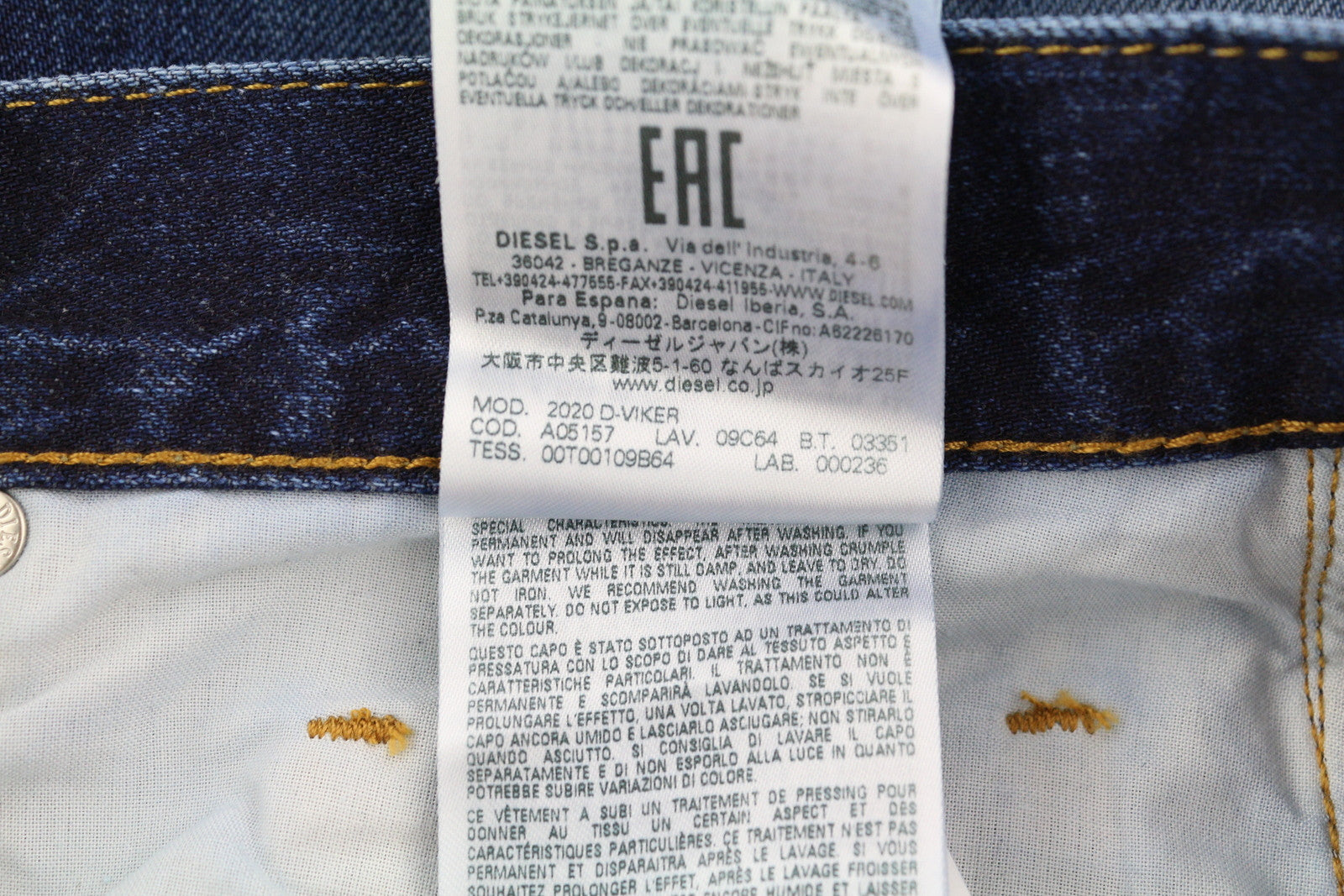 DIESEL 2020 D-Viker 09C64 vyriški džinsai W30/L30 įprasto kirpimo tiesaus kirpimo, rekomenduojama kaina – 225 € 