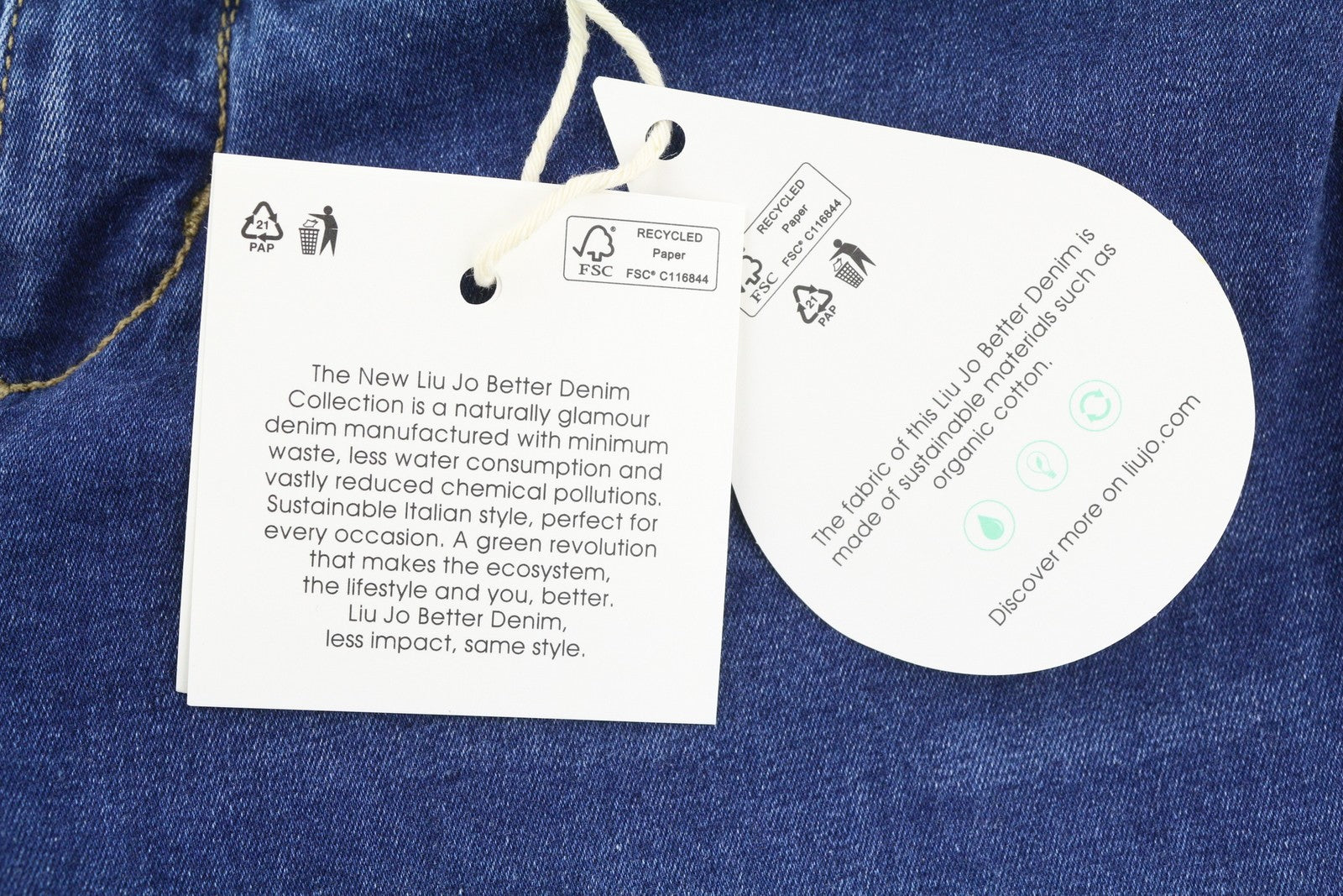 LIU JO moteriški džinsai W28 Platėjančios iškirptės su aukštu juosmeniu ir užtrauktuku, skalbto džinso mėlynumo logotipu 