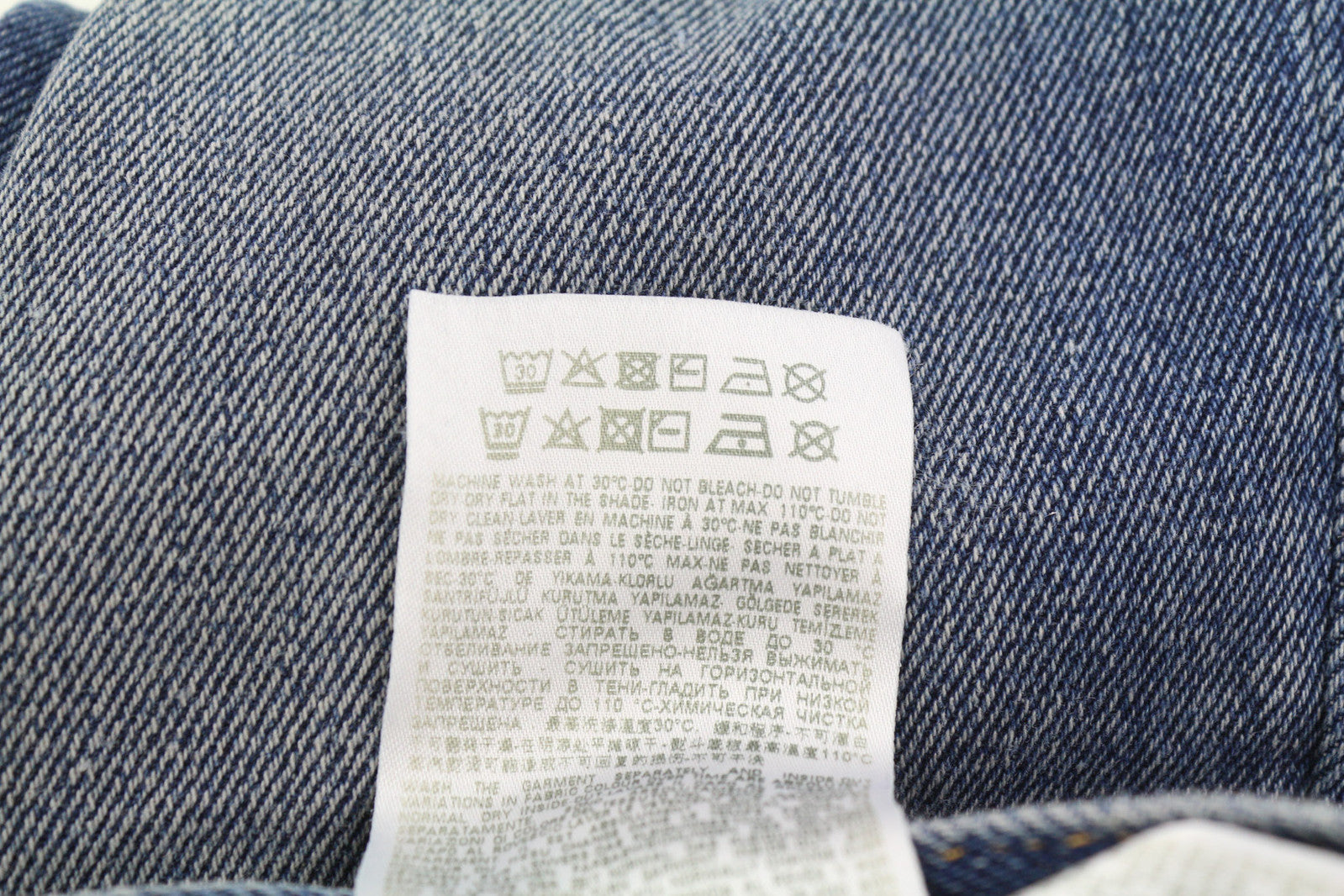 DIESEL 2000 09E03 moteriški džinsai W29/L30 įprasto kirpimo, vidutinio juosmens, platėjančios klešnės, skalbti 