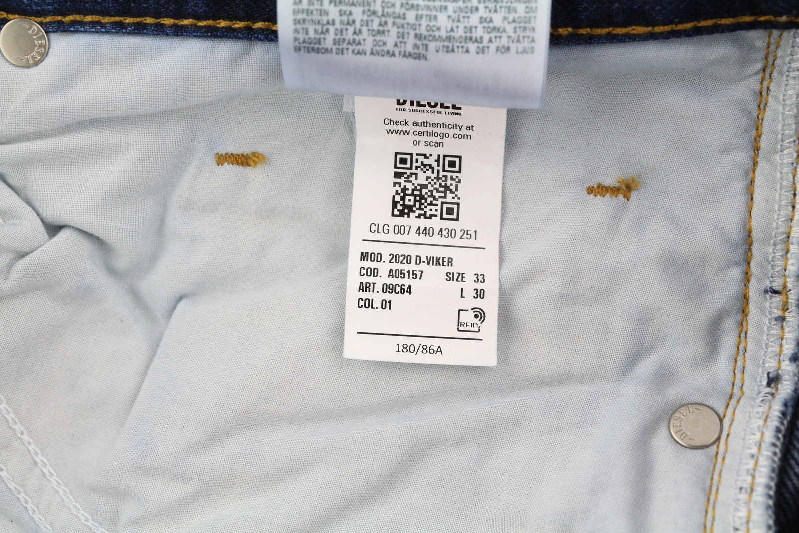 DIESEL 2020 D-Viker 09C64 vyriški džinsai W33/L30 įprasto kirpimo tiesaus kirpimo, rekomenduojama kaina – 225 € 