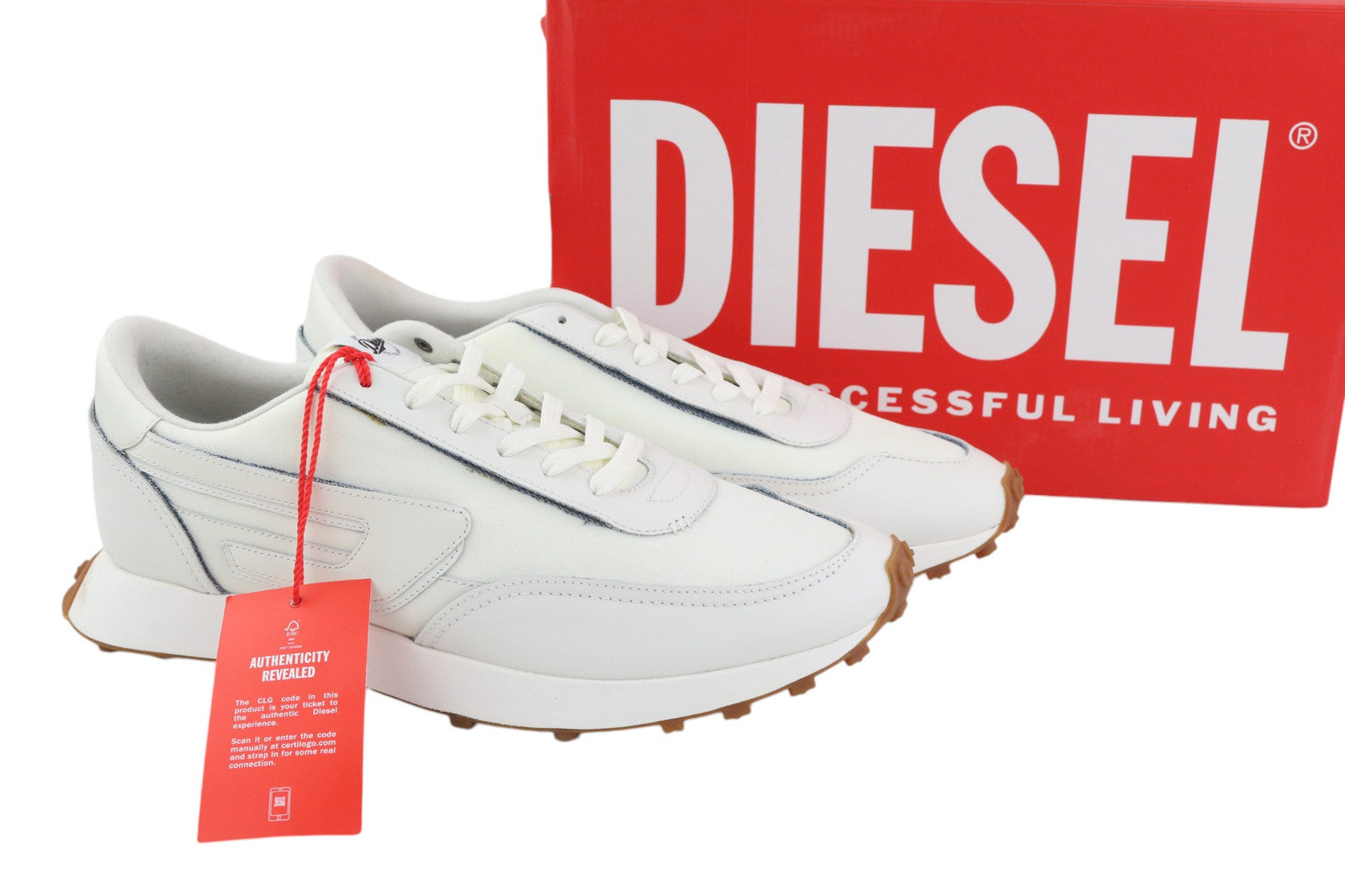 DIESEL S-Racer LC vyriški sportbačiai, 44.5 dydis, balti, zomšiniai, su raišteliais, rekomenduojama kaina – 195 € 