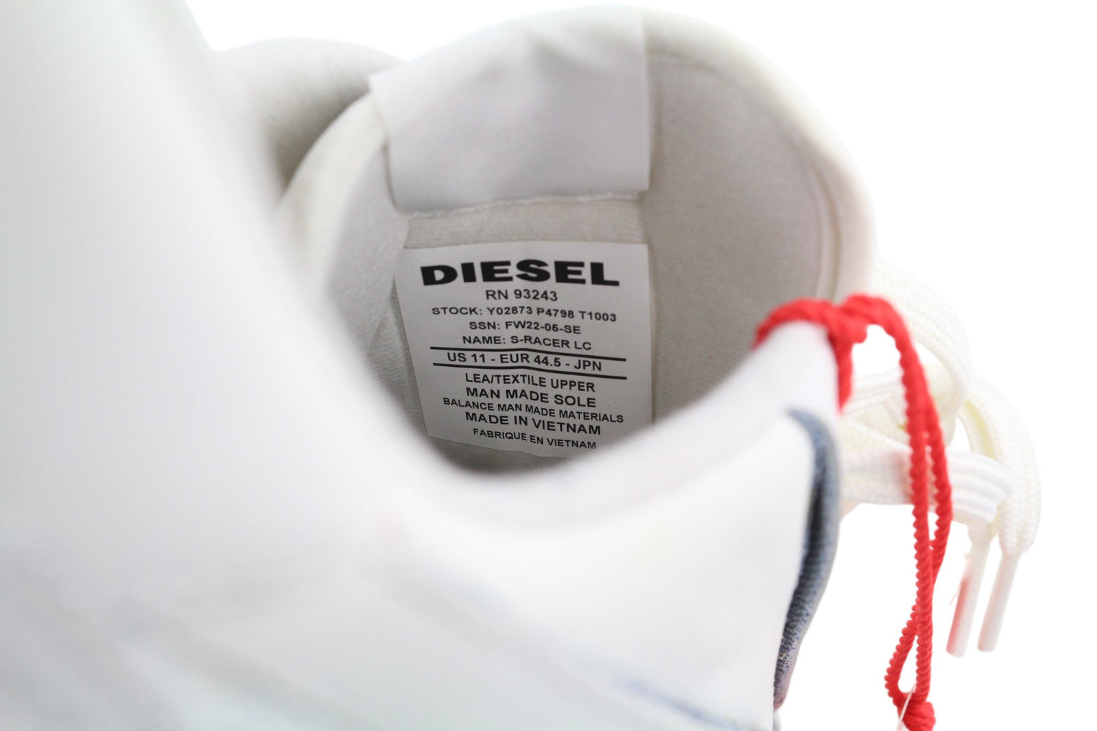 DIESEL S-Racer LC vyriški sportbačiai, 44.5 dydis, balti, zomšiniai, su raišteliais, rekomenduojama kaina – 195 € 