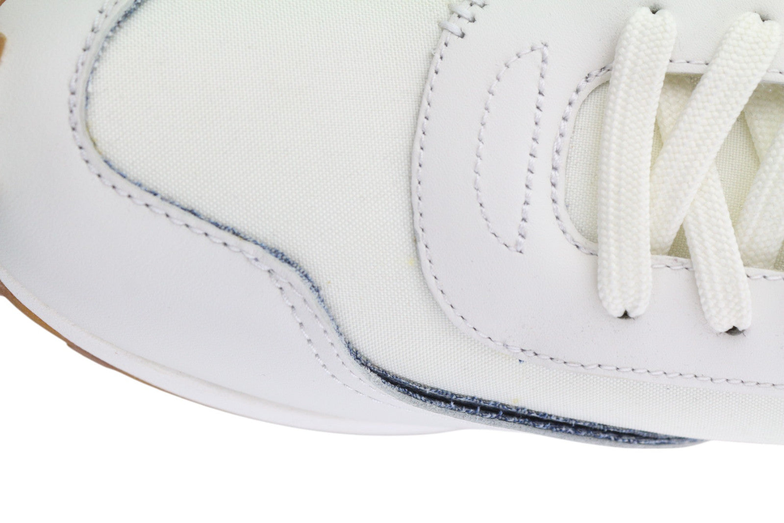 DIESEL S-Racer LC vyriški sportbačiai, 44.5 dydis, balti, zomšiniai, su raišteliais, rekomenduojama kaina – 195 € 