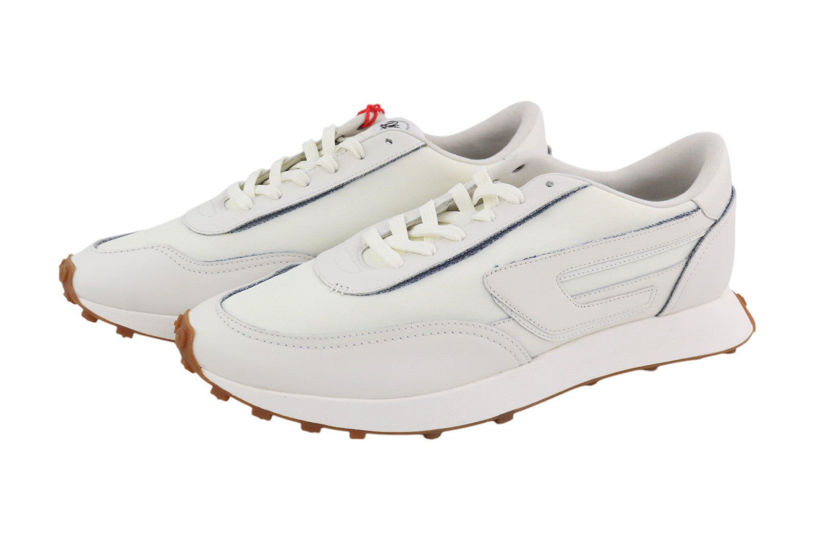 DIESEL S-Racer LC vyriški sportbačiai, 44.5 dydis, balti, zomšiniai, su raišteliais, rekomenduojama kaina – 195 € 