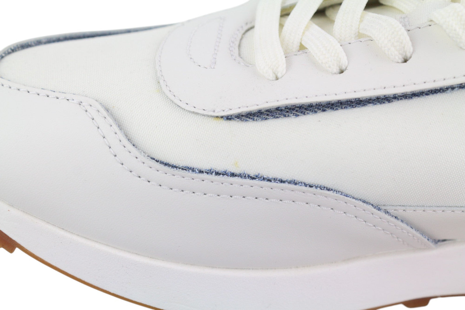 DIESEL S-Racer LC vyriški sportbačiai, 44.5 dydis, balti, zomšiniai, su raišteliais, rekomenduojama kaina – 195 € 