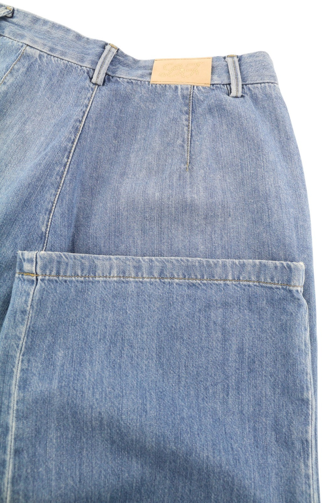 LIU JO moteriški džinsai W27 aukštu juosmeniu, tiesūs, su užtrauktuku, šviesiai mėlyni. 