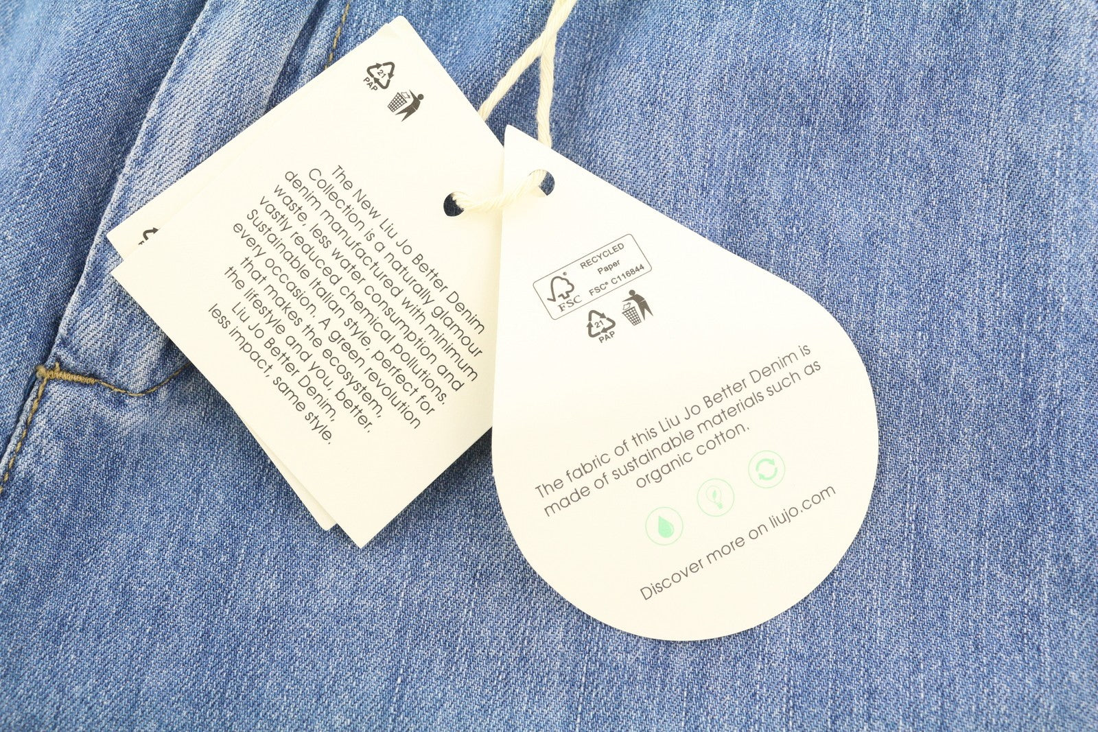 LIU JO moteriški džinsai W27 aukštu juosmeniu, tiesūs, su užtrauktuku, šviesiai mėlyni. 