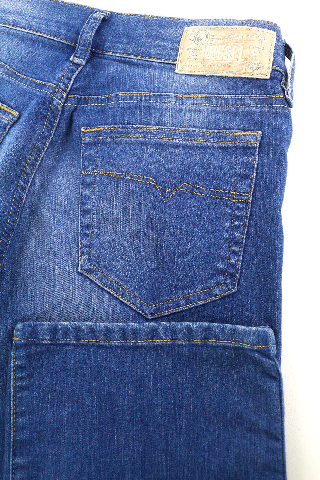 DIESEL Boozee 0661E moteriški džinsai W25/L32 Regular Slim Bootcut, tamprūs, skalbti 