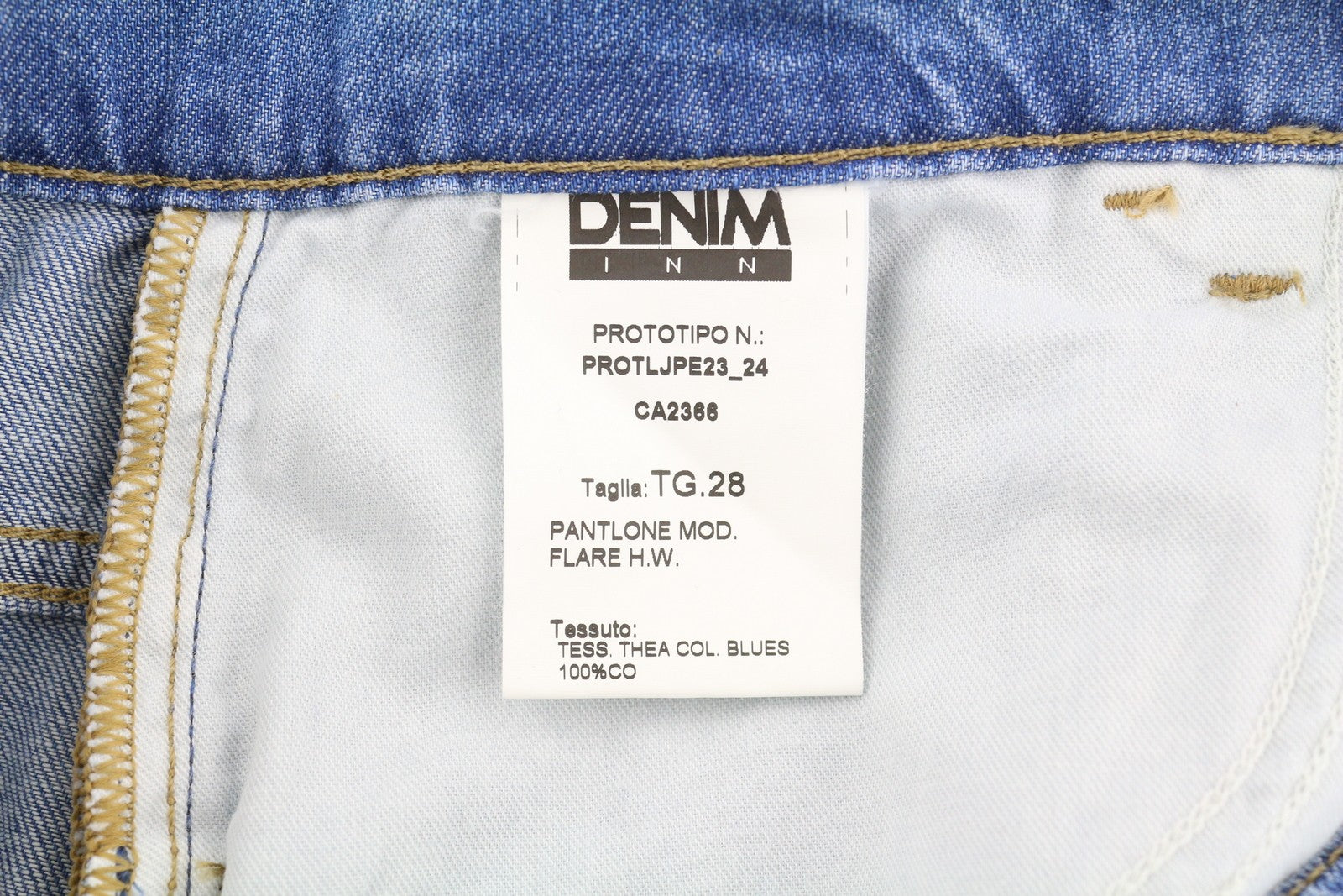 LIU JO Flare moteriški džinsai W28 aukštu juosmeniu, plačiomis klešnėmis, užtrauktuku, skalbto džinso mėlynumo logotipu. 