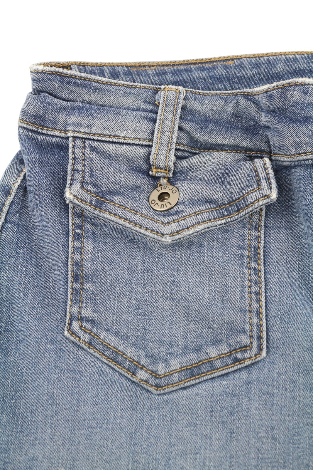 LIU JO platėjančios moteriškos džinsinės kelnės su kišenėmis W28, aukštu juosmeniu, su užtaisytomis kišenėmis, mėlynos spalvos. 