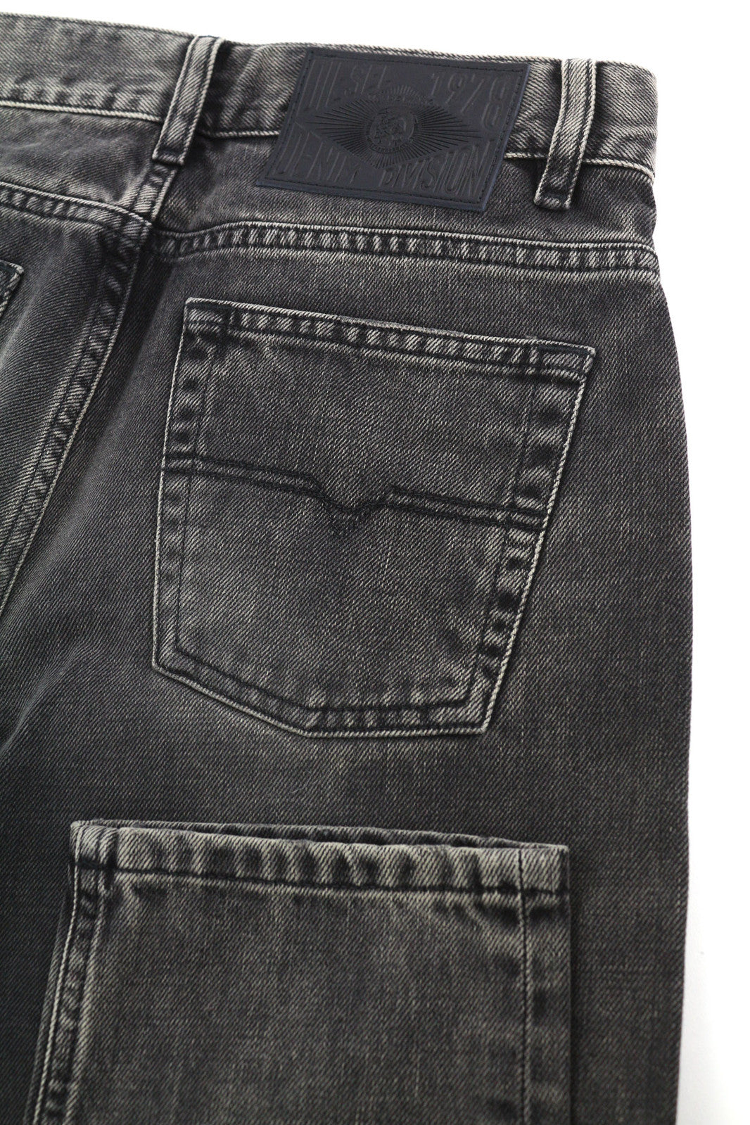 DIESEL Ceendhy 0859G moteriški džinsai W25/L32 Regular Straight Regular Waist RRP 200 € 