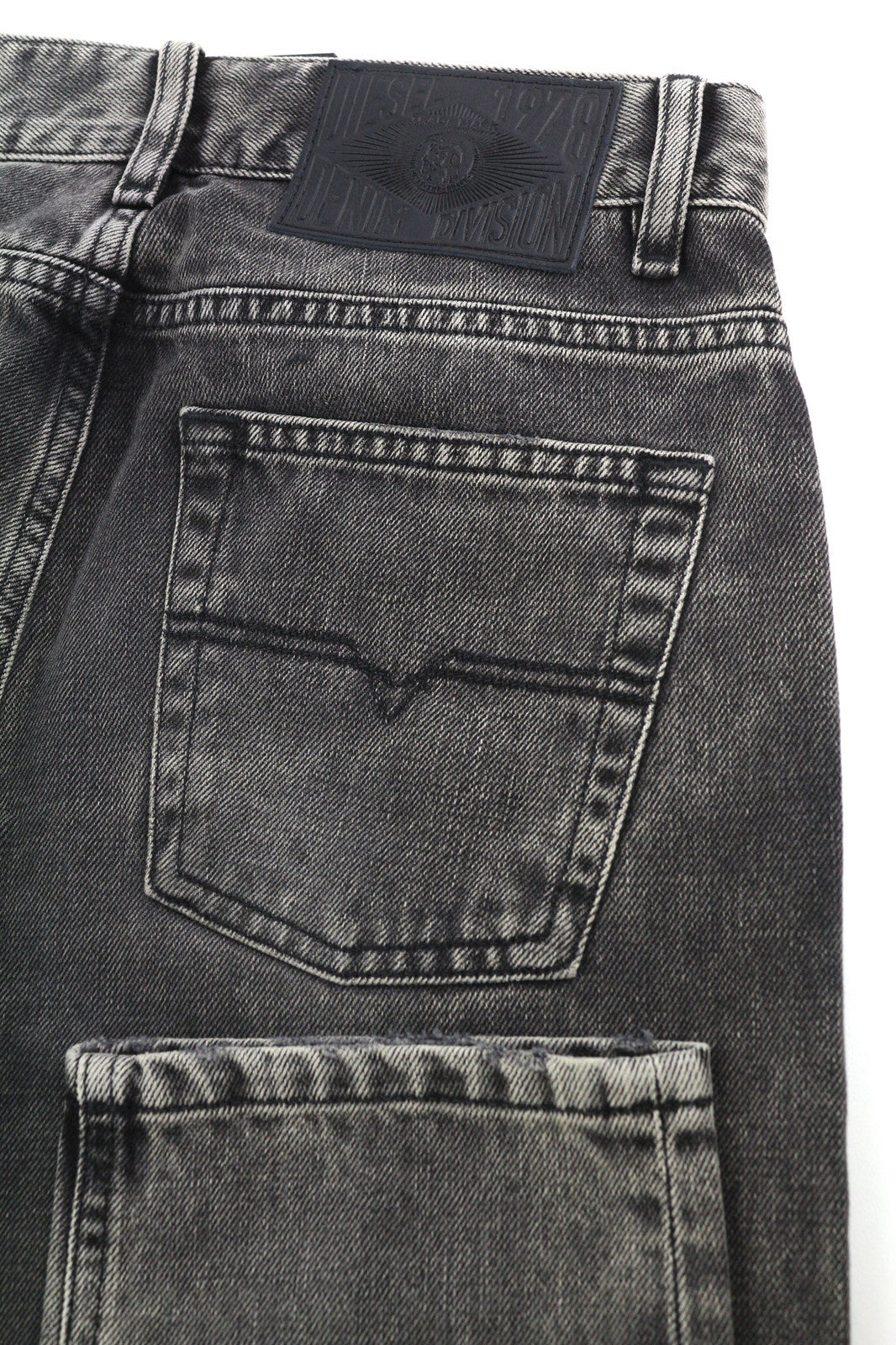 DIESEL Ceendhy 0859G moteriški džinsai W24/L32 Regular Straight Regular Waist RRP 200 € 