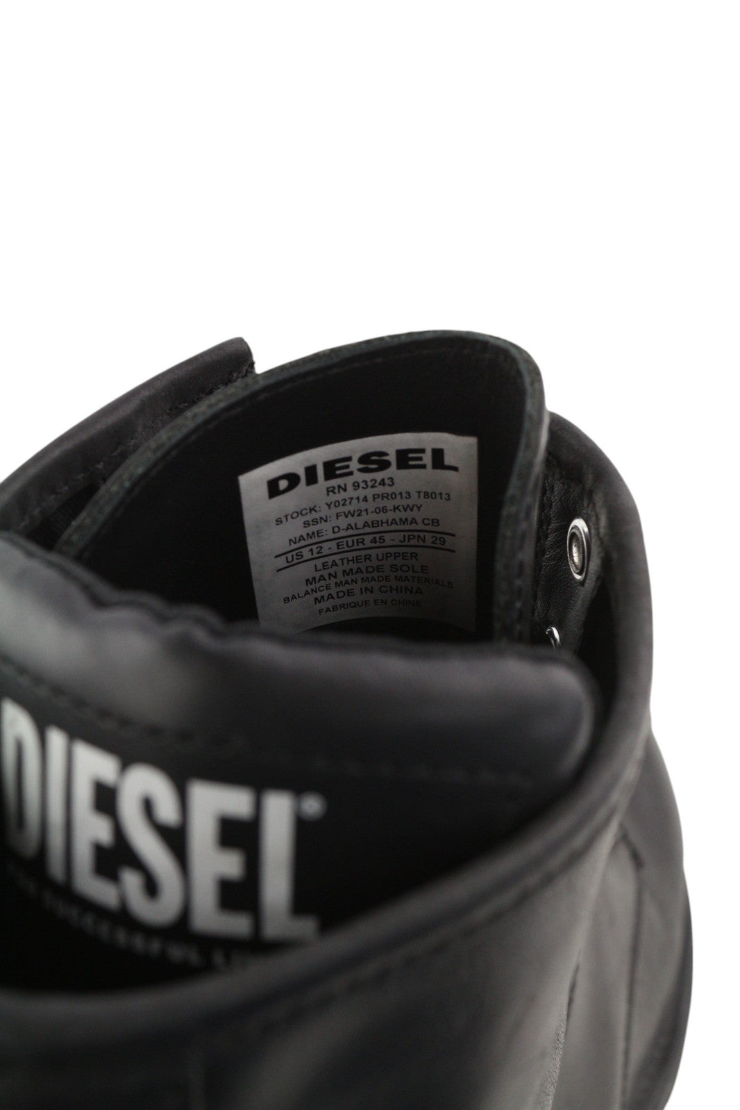 DIESEL D-Alabhama CB vyriški aulinukai juodos spalvos, 45 dydis, su karvės odos raštu, su raišteliais ir migdolų nosimi, kaina – 295 €. 