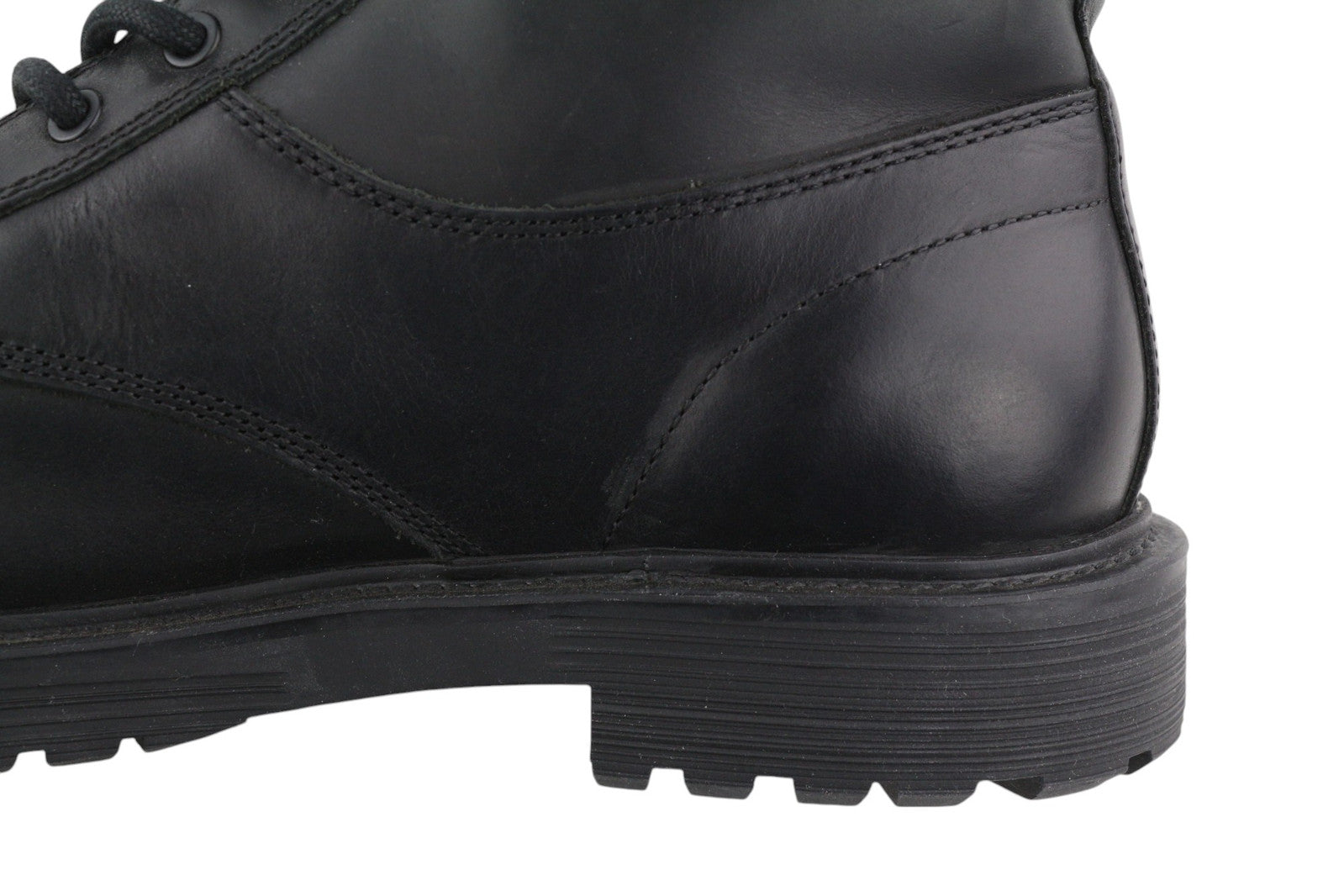 DIESEL D-Alabhama CB vyriški aulinukai juodos spalvos, 45 dydis, su karvės odos raštu, su raišteliais ir migdolų nosimi, kaina – 295 €. 