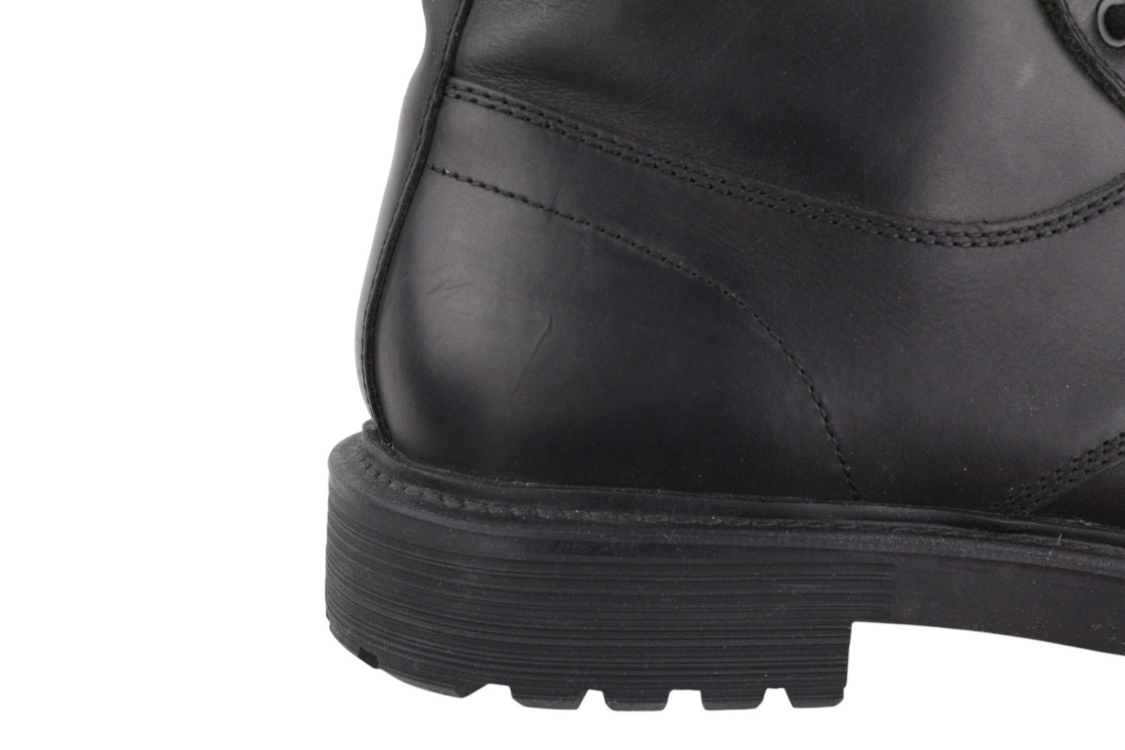 DIESEL D-Alabhama CB vyriški aulinukai juodos spalvos, 45 dydis, su karvės odos raštu, su raišteliais ir migdolų nosimi, kaina – 295 €. 