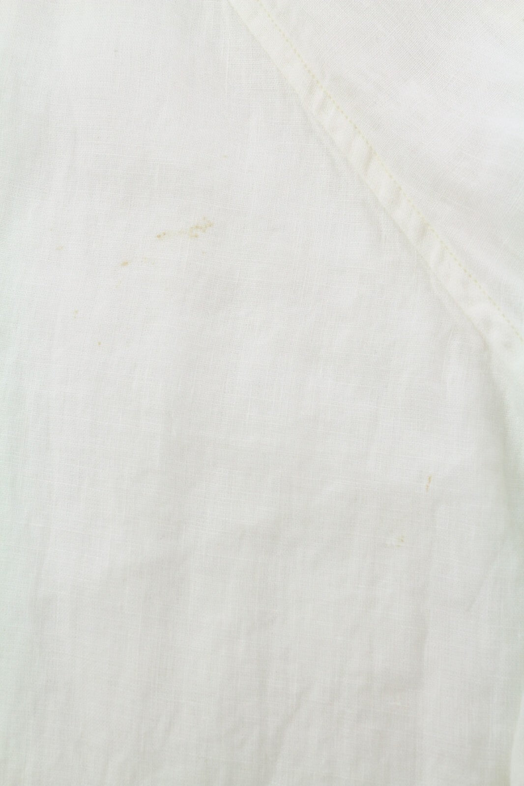 DIESEL S-East-Long-Lin vyriški XL dydžio lininiai marškinėliai su sagomis, platėjančia apykakle. Rekomenduojama kaina – 175 €. 