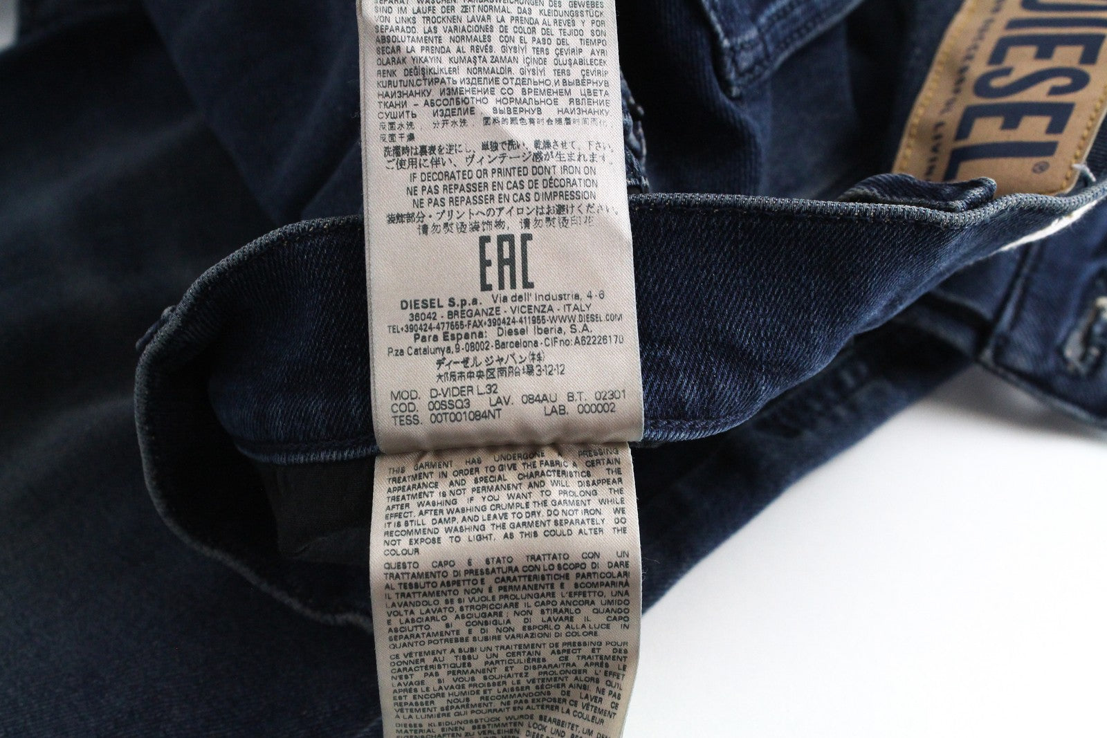 DIESEL D-Vider 084AU vyriški džinsai W28/L32 morkų kirpimo tamprūs mėlyni 5P 
