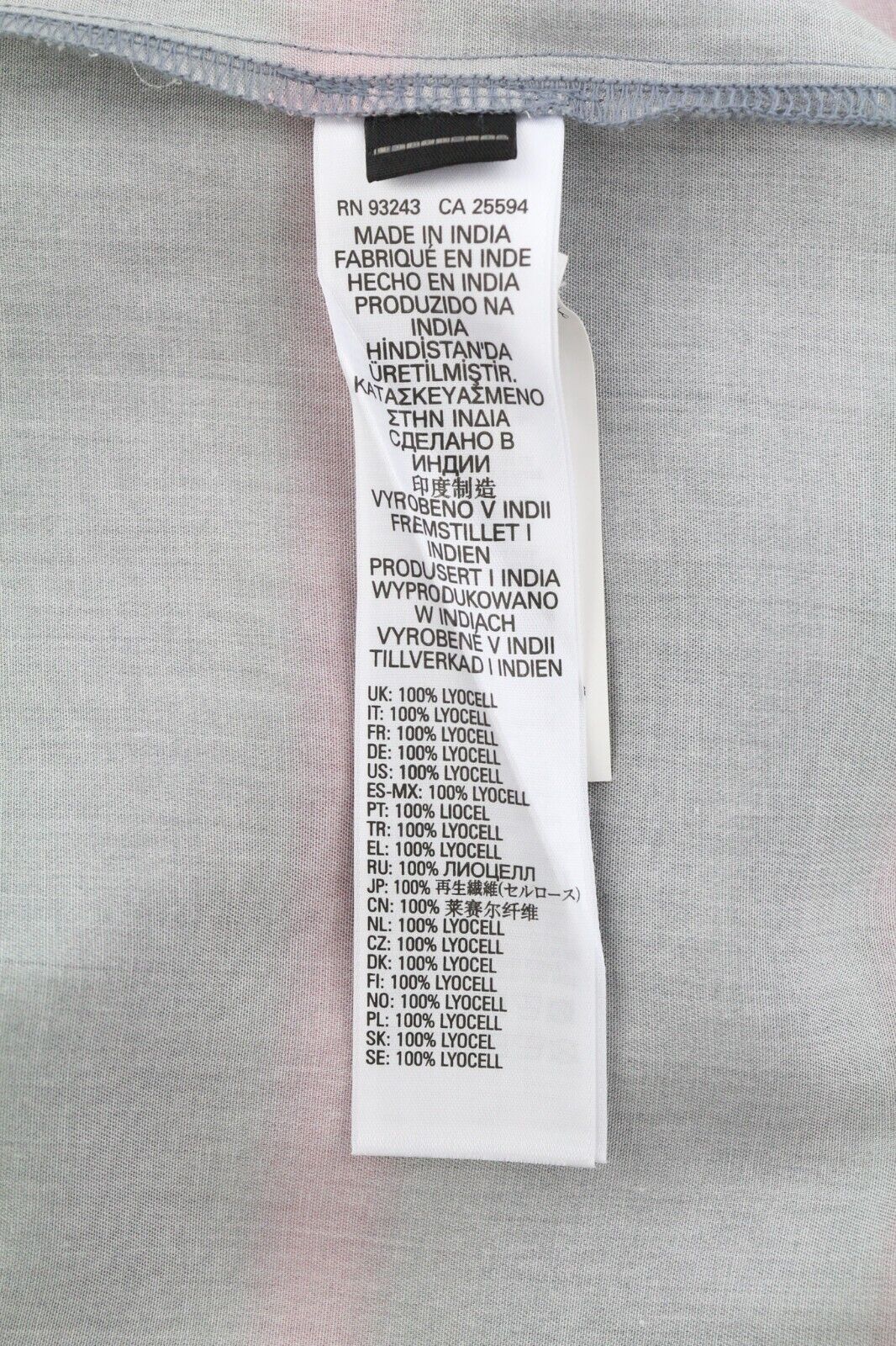 DIESEL vyriški marškinėliai su S formos Tucker juostele, L dydžio, raštuoti, su sagomis, platėjančia apykakle. Rekomenduojama kaina – 150 €. 