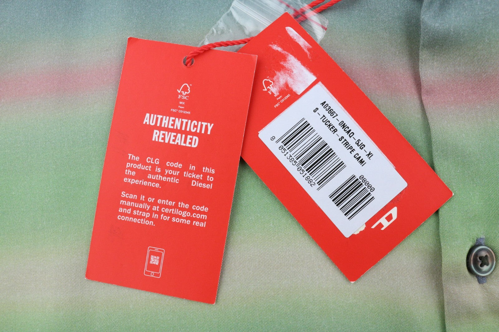 DIESEL S-Tucker dryžuoti vyriški marškinėliai, XL dydžio, raštuoti, rekomenduojama mažmeninė kaina – 150 €, platėjančios apykaklės. 