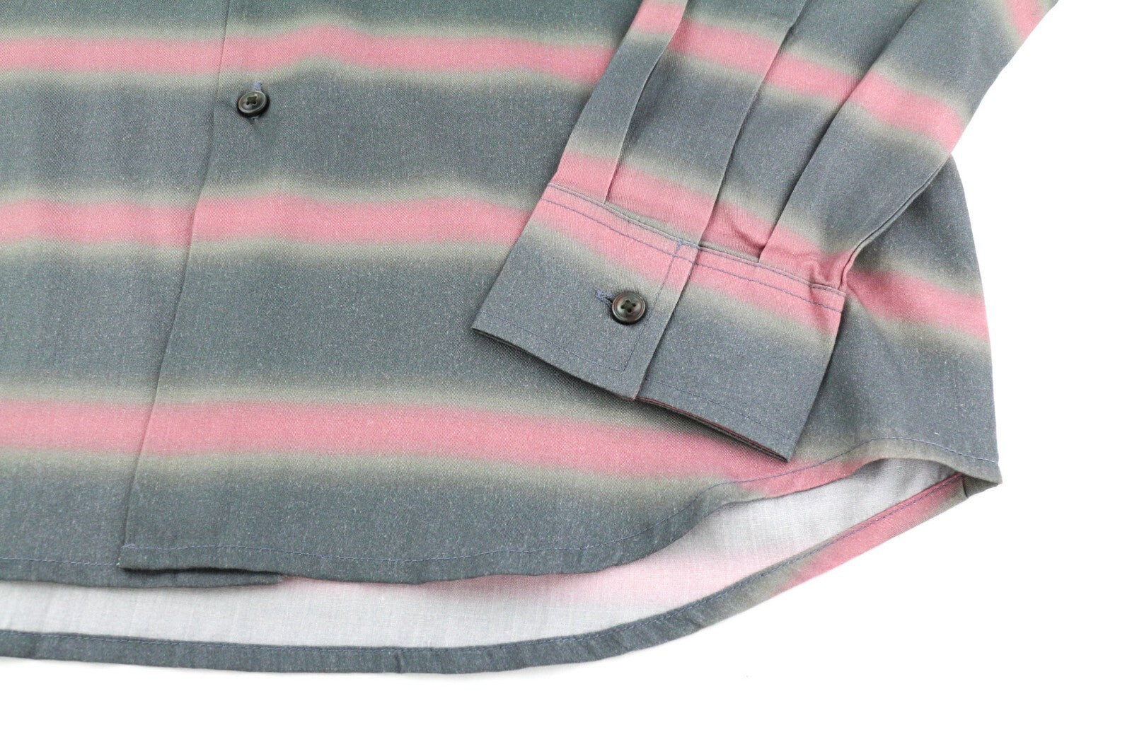 DIESEL vyriški marškinėliai S-Tucker dryžiais, L dydžio, rekomenduojama kaina 150 €, raštuoti sagomis užsegami, išskleidžiama apykaklė. 