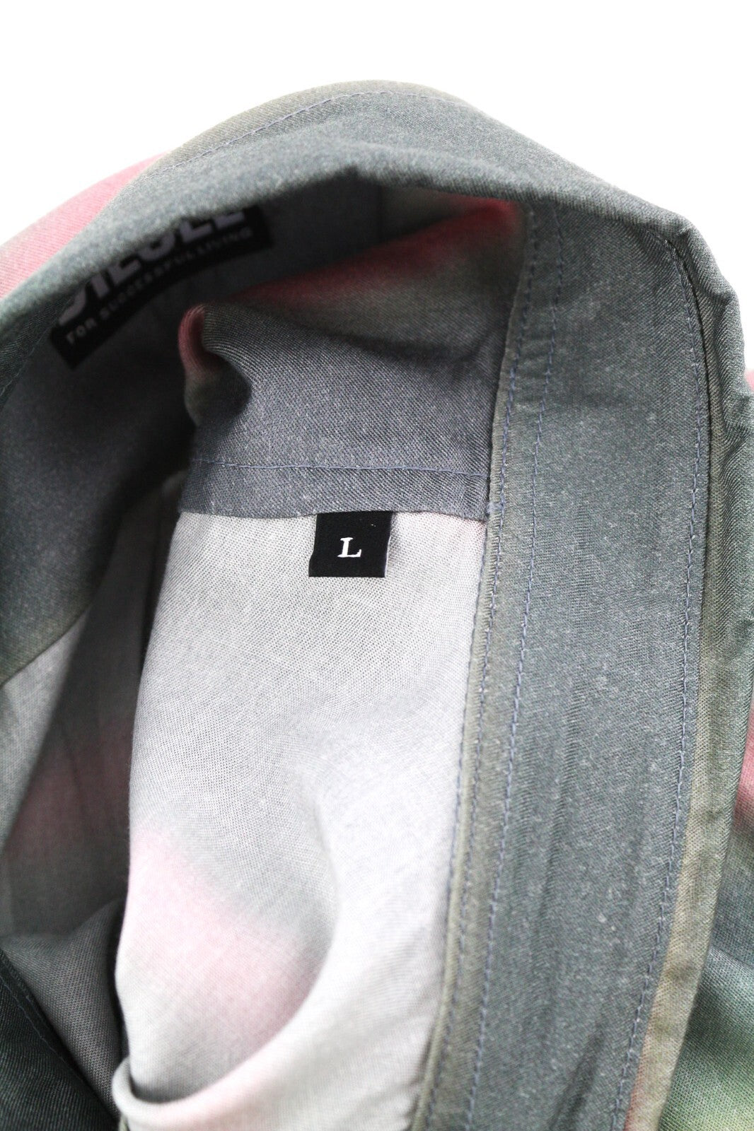 DIESEL vyriški marškinėliai S-Tucker dryžiais, L dydžio, rekomenduojama kaina 150 €, raštuoti sagomis užsegami, išskleidžiama apykaklė. 