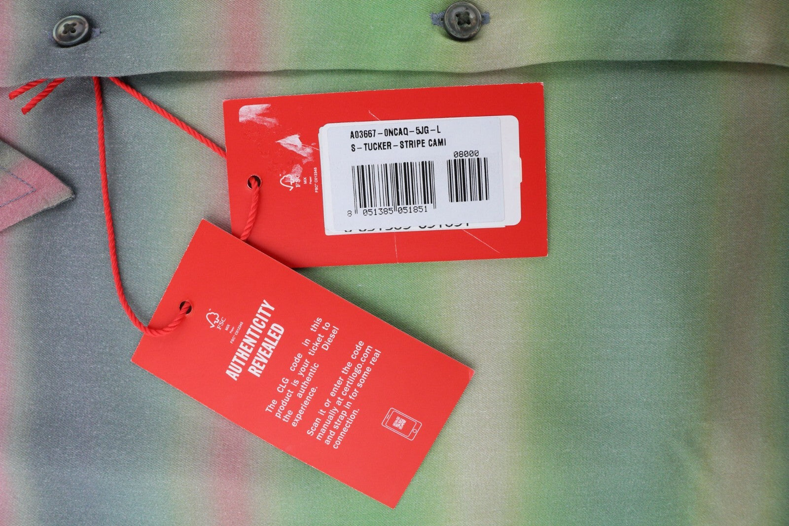 DIESEL vyriški marškinėliai S-Tucker dryžiais, L dydžio, rekomenduojama kaina 150 €, raštuoti sagomis užsegami, išskleidžiama apykaklė. 