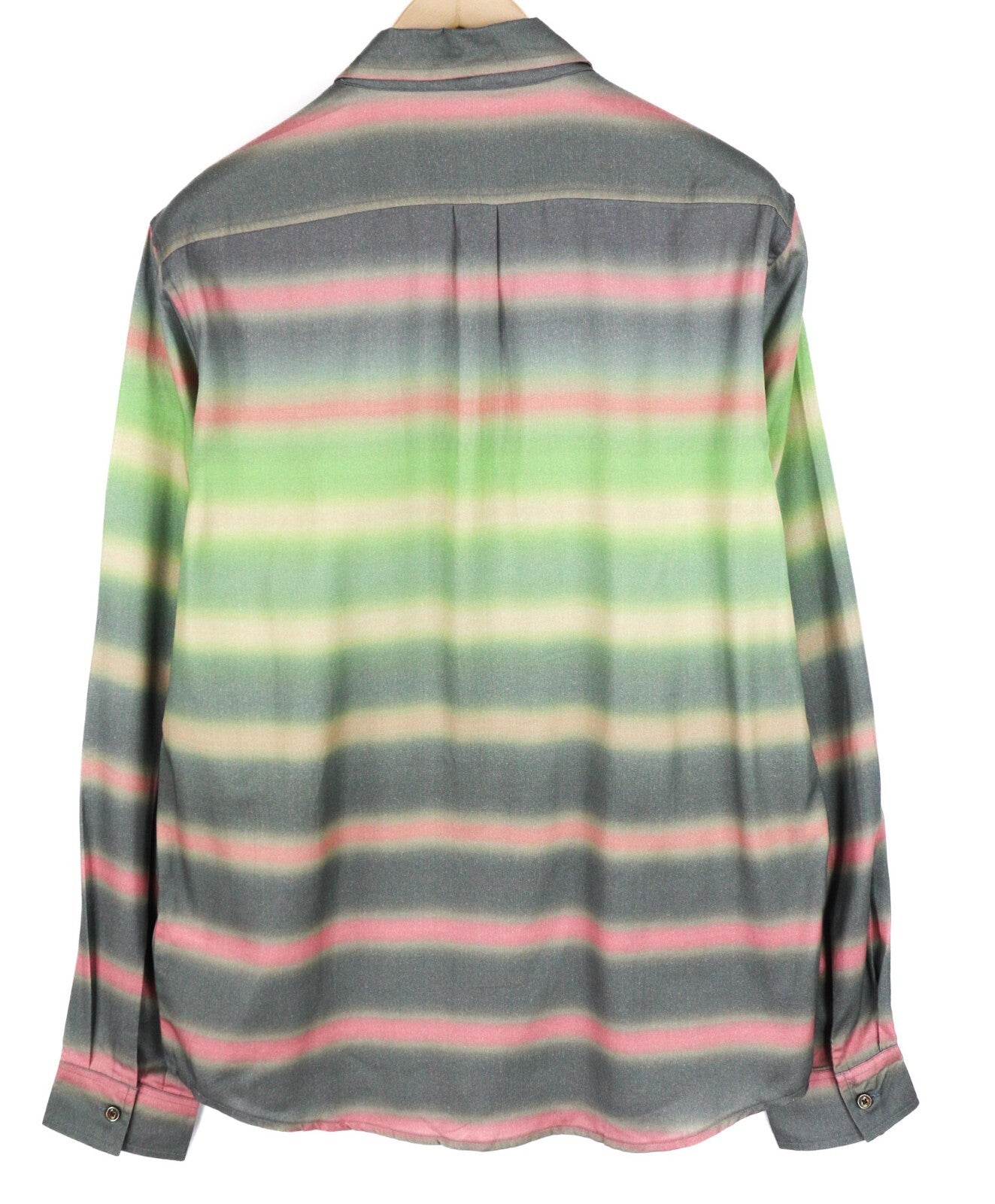 DIESEL vyriški marškinėliai su S formos „Tucker“ juostele, 2XL dydžio, raštuoti, sagomis užsegami, platėjančia apykakle. Rekomenduojama mažmeninė kaina – 150 €. 