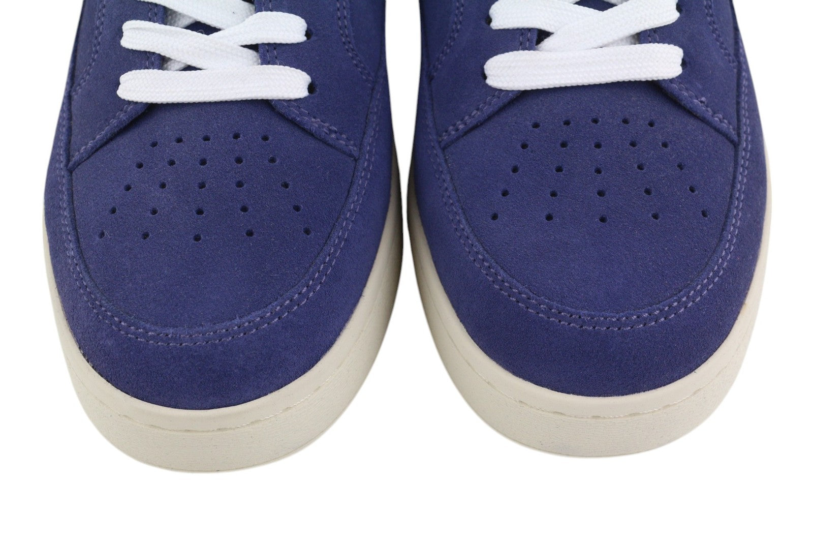 DIESEL S-Sinna žemakulniai vyriški sportbačiai, mėlyni, karvės odos, kaina EU45, rekomenduojama kaina – 160 €, suvarstomi sportbačiai. 