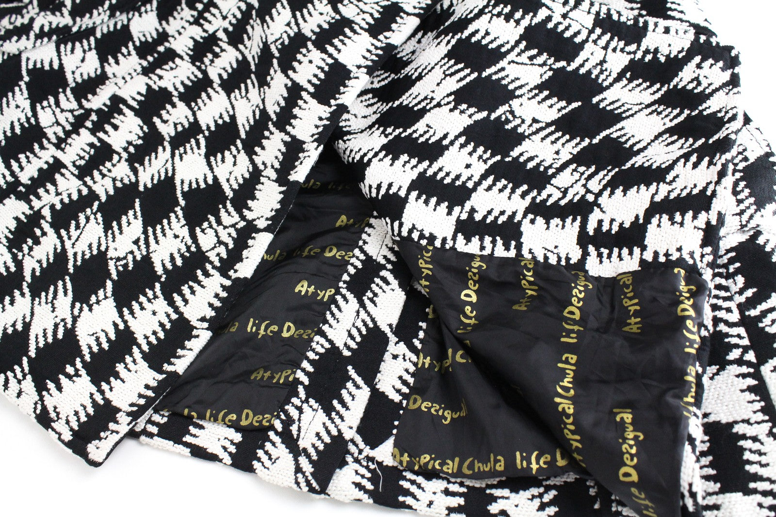 DESIGUAL moteriškas paltas 40 baltas juodas raštas viengubo pamušalo su diržu 