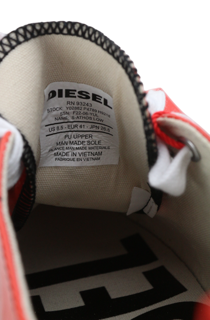 DIESEL S-Athos žemakulniai vyriški sportbačiai, raudoni, dengti raišteliais, 41 €, rekomenduojama kaina – 160 € 