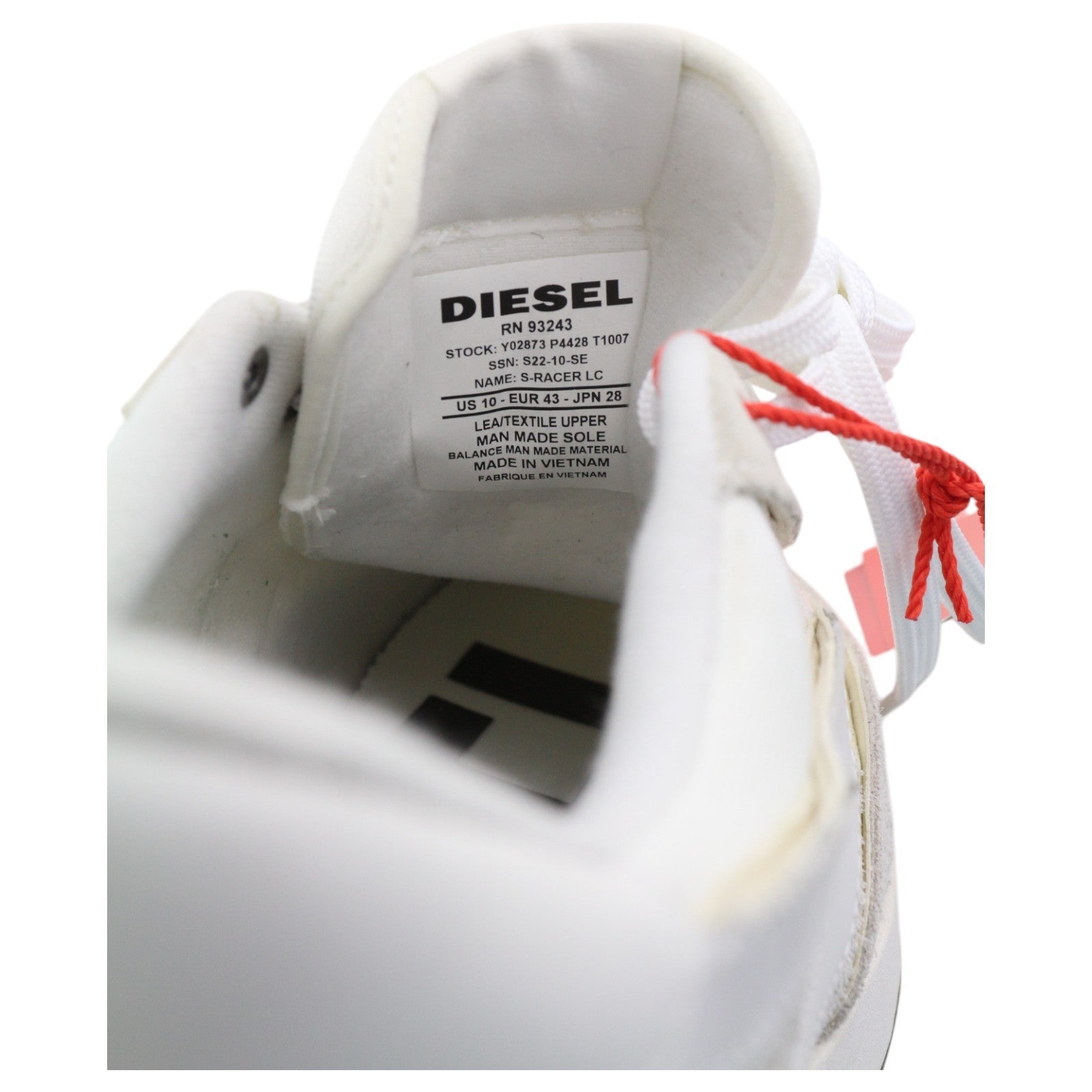 DIESEL S-Racer-Lc vyriški sportbačiai, 43 dydžio, baltos odos, su nėriniuotais bateliais, rekomenduojama kaina – 195 €. 