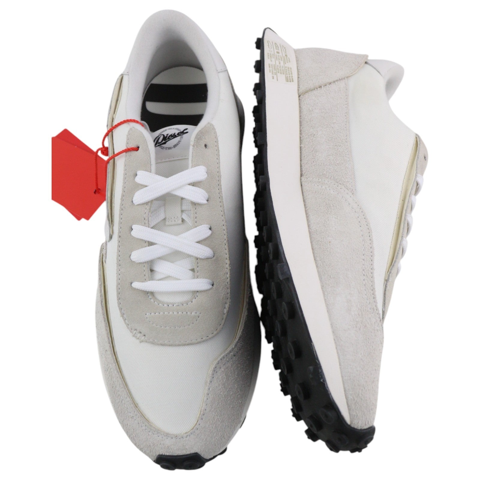 DIESEL S-Racer-Lc vyriški sportbačiai, 43 dydžio, baltos odos, su nėriniuotais bateliais, rekomenduojama kaina – 195 €. 