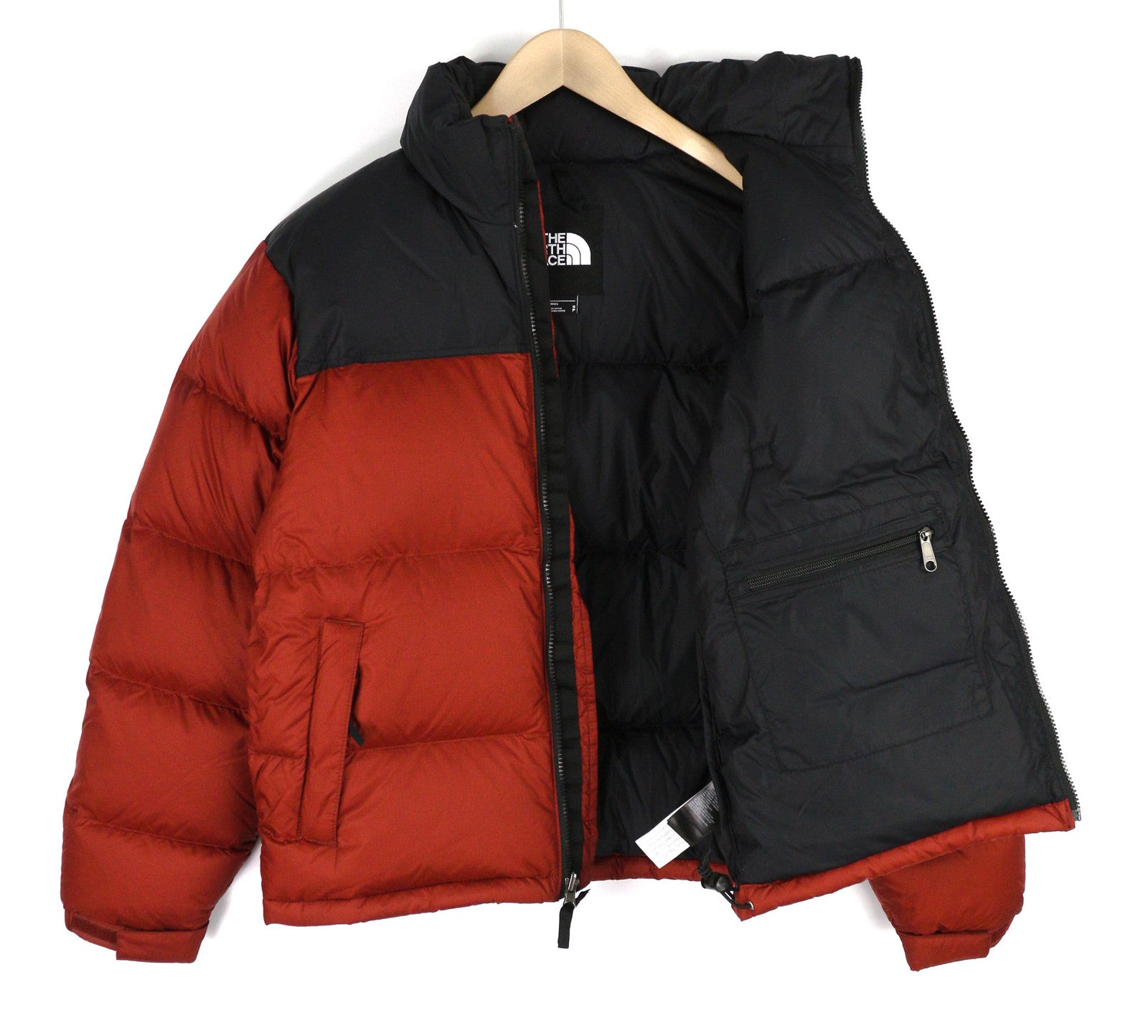 „The North Face 1996 Retro Nuptse“ vyriška striukė S 700 su dygsniuotu gobtuvu ir paslėptu logotipu. 